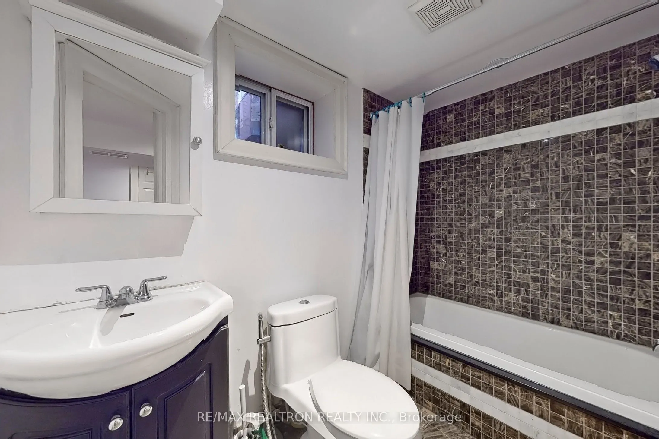 88 Lawrence Avenue E, #Basement