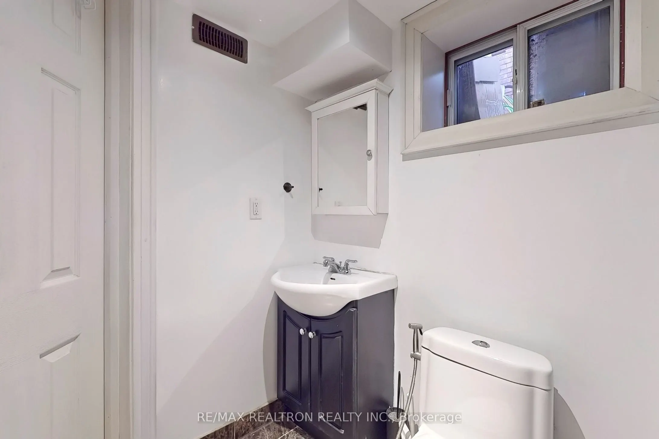 88 Lawrence Avenue E, #Basement