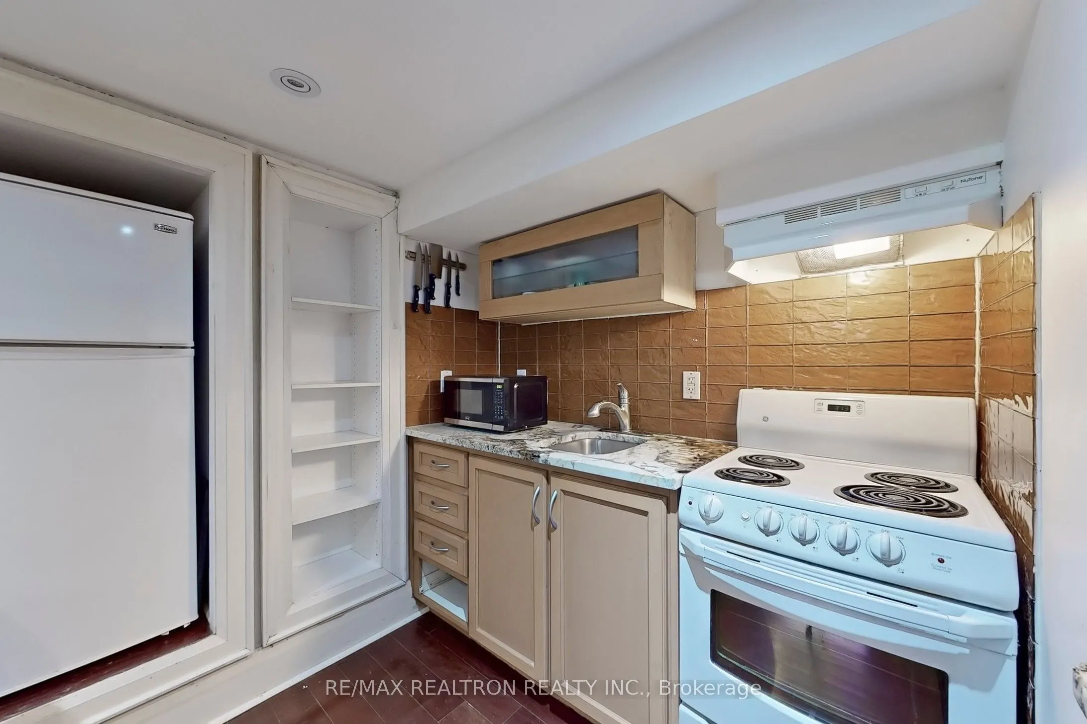 88 Lawrence Avenue E, #Basement