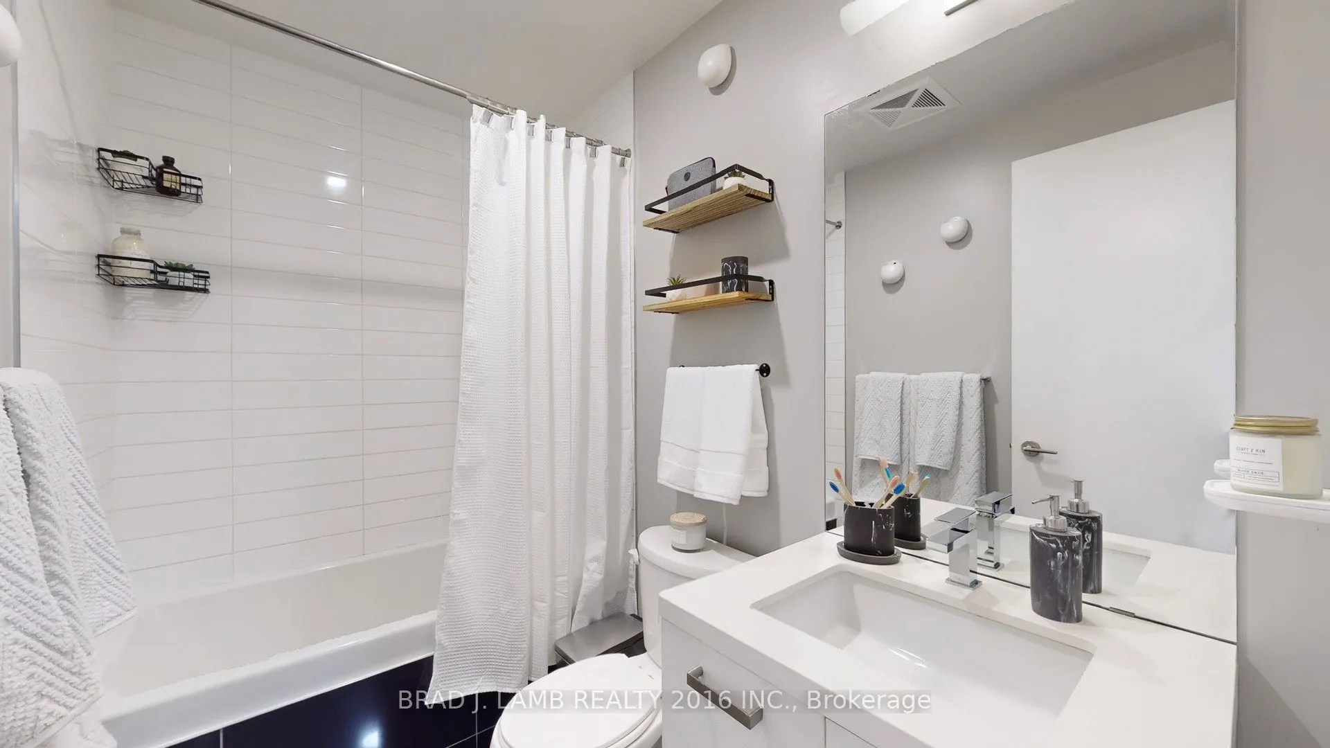 39 Brant Street W, #518