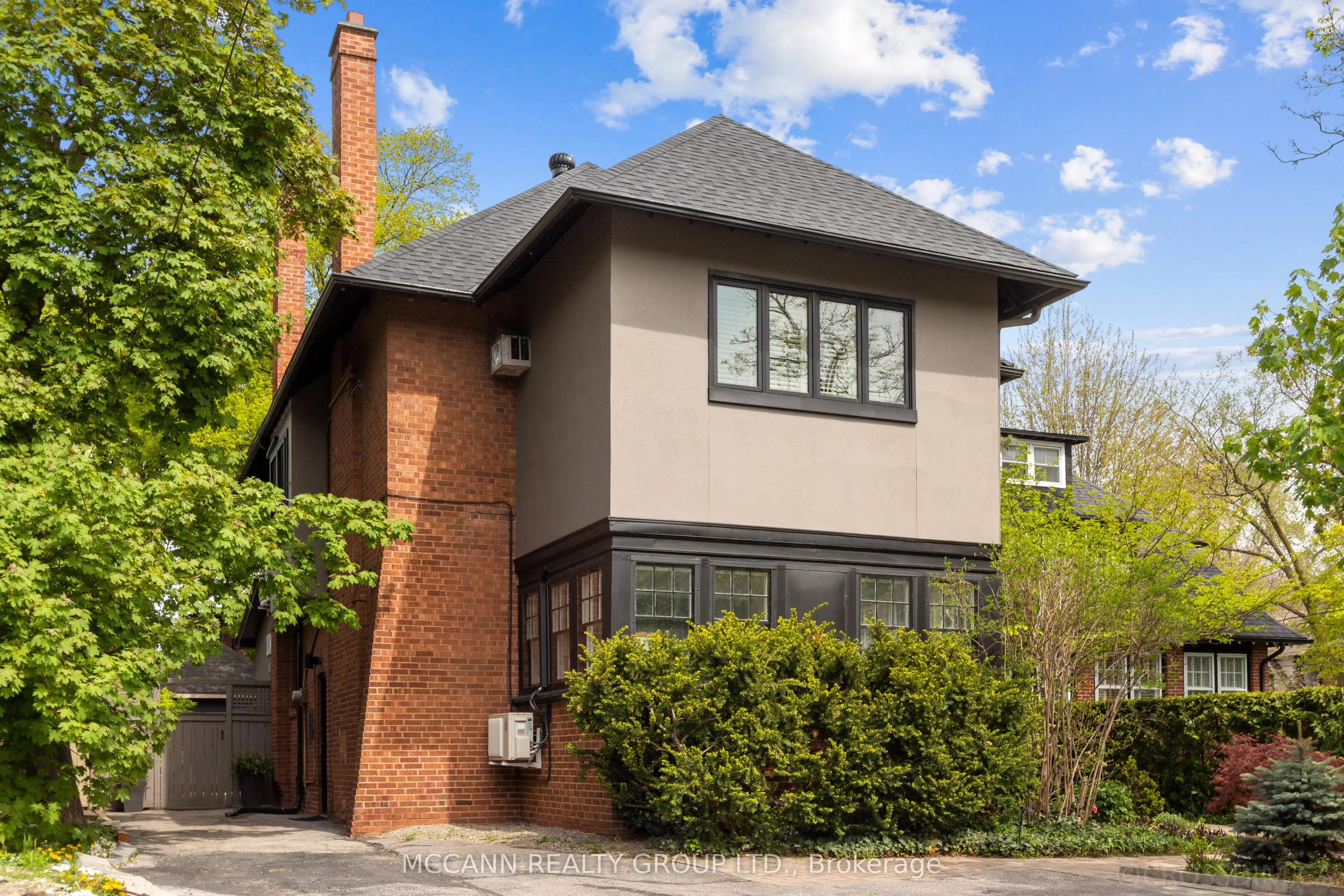 1373 Avenue Road