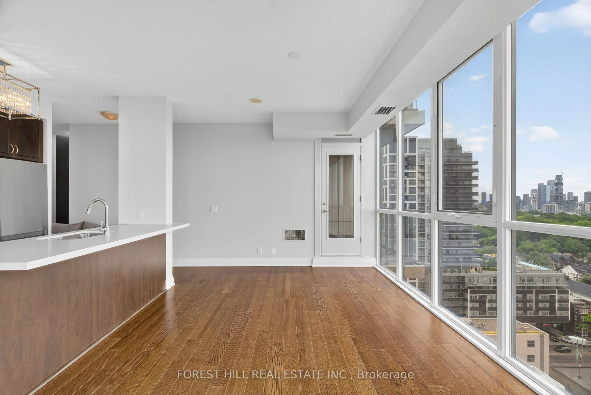 530 St Clair Avenue W, #1608