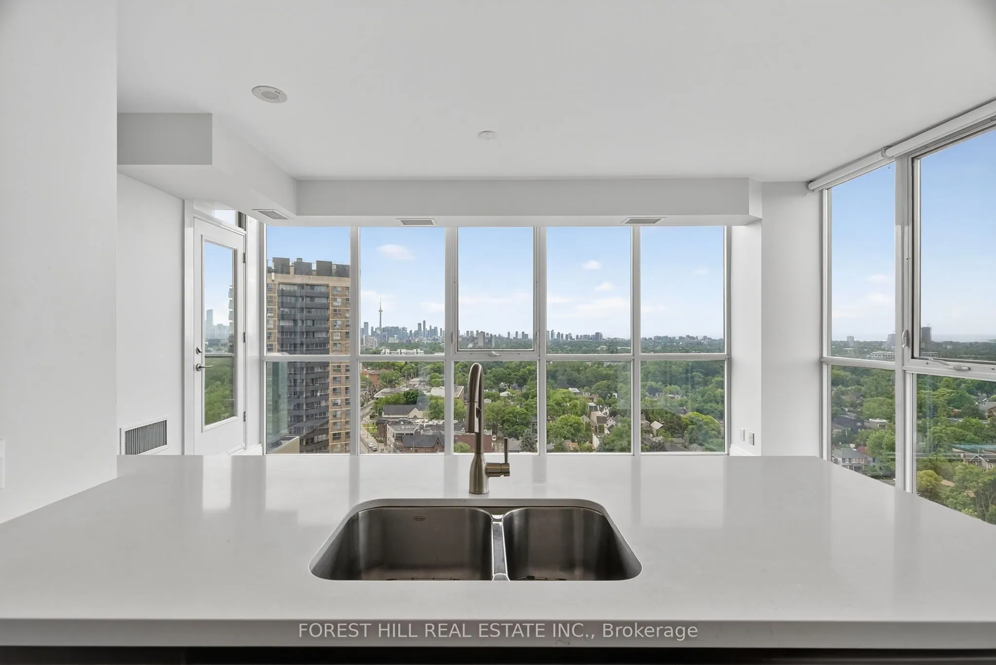 530 St Clair Avenue W, #1608