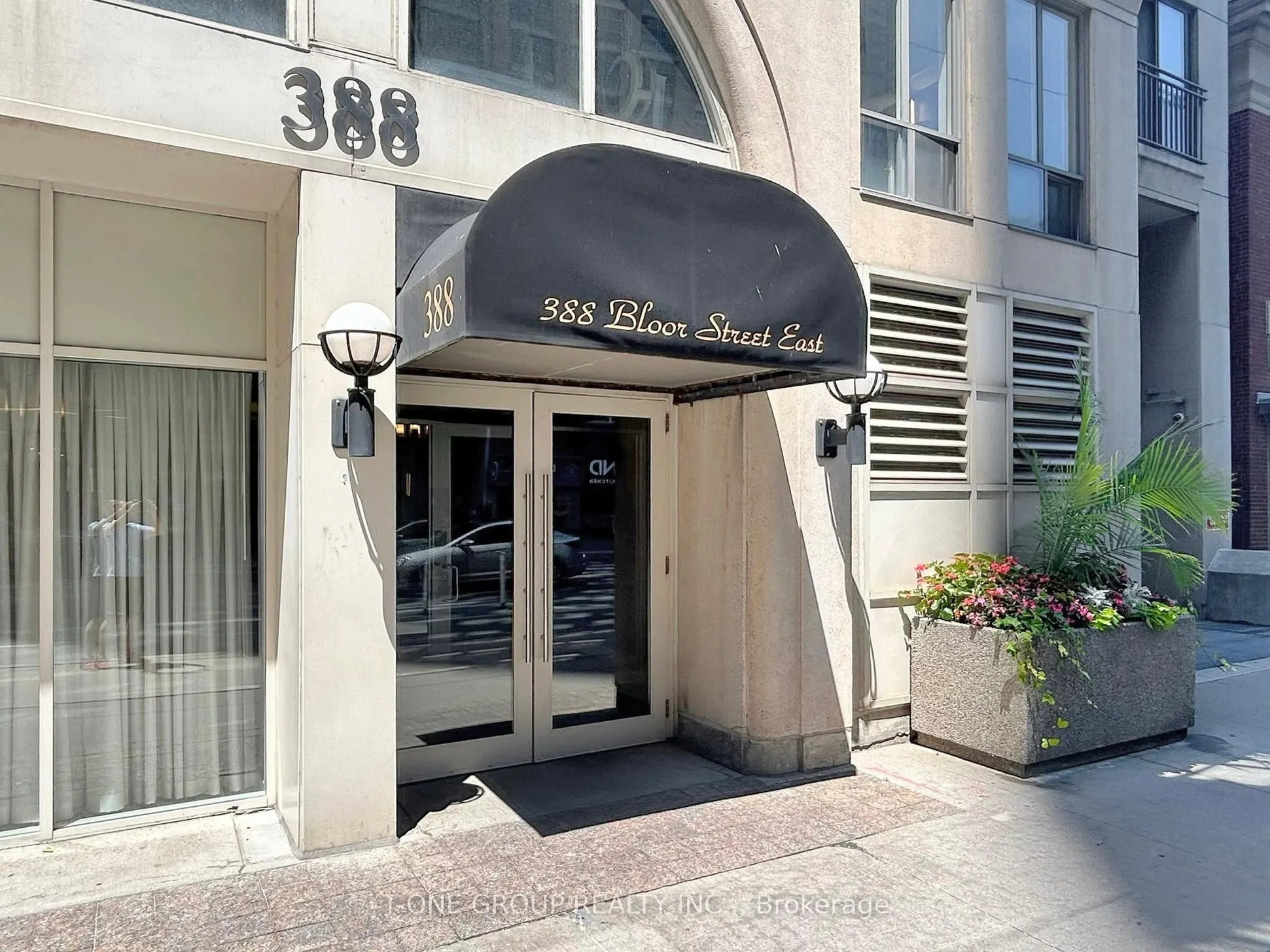 388 Bloor Street E, #1607