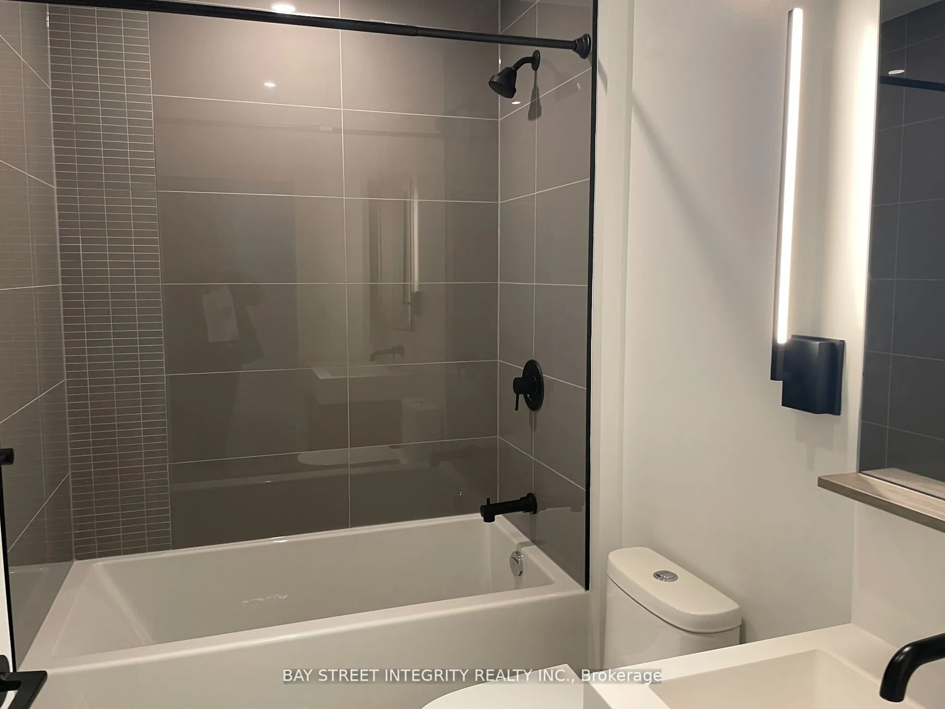 117 Broadway Avenue #3005