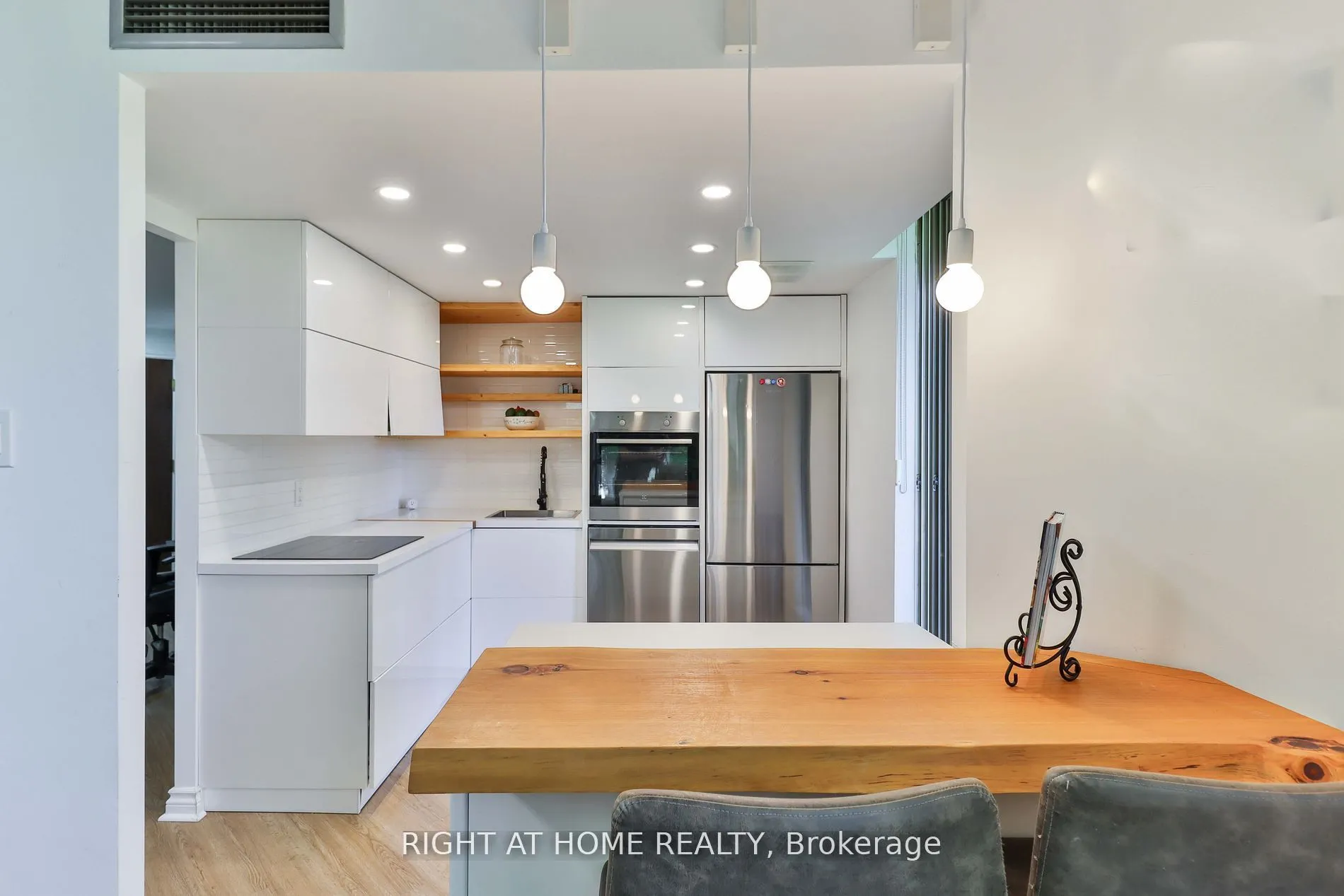 1210 Don Mills Road, #206