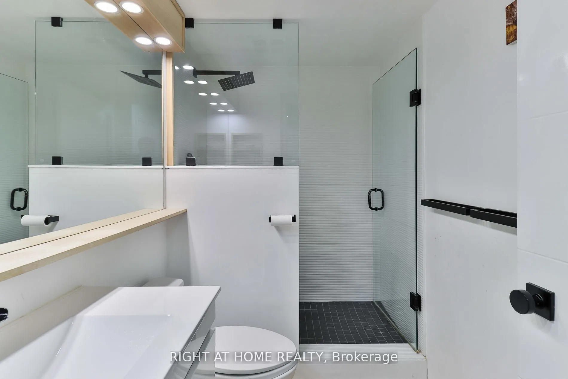 1210 Don Mills Road, #206