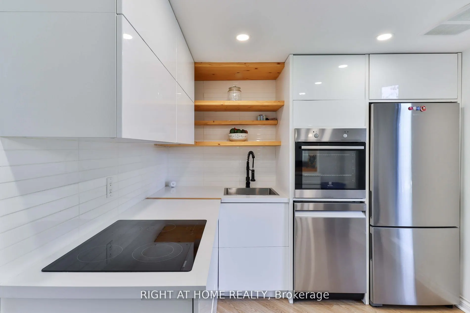 1210 Don Mills Road, #206
