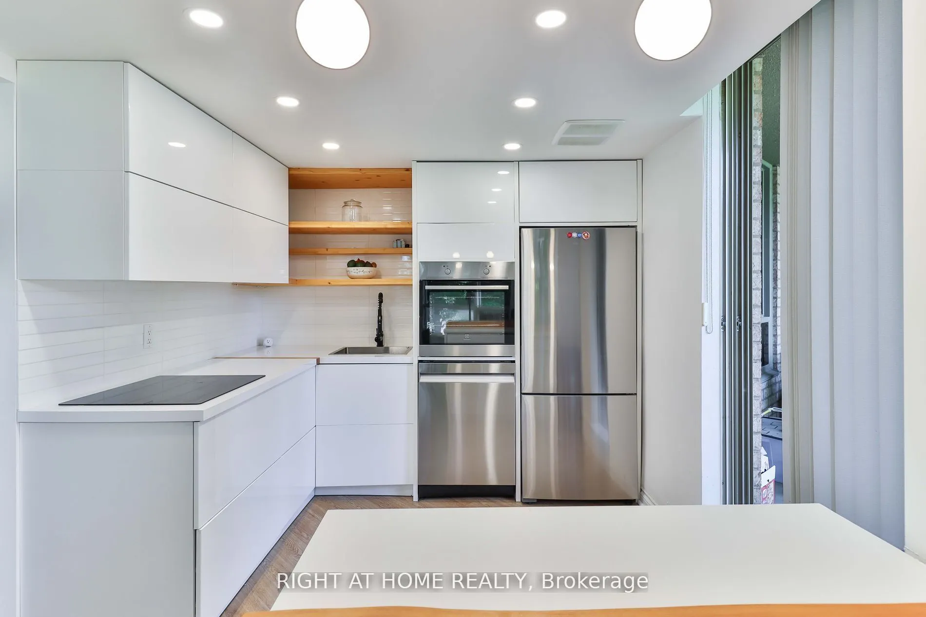 1210 Don Mills Road, #206