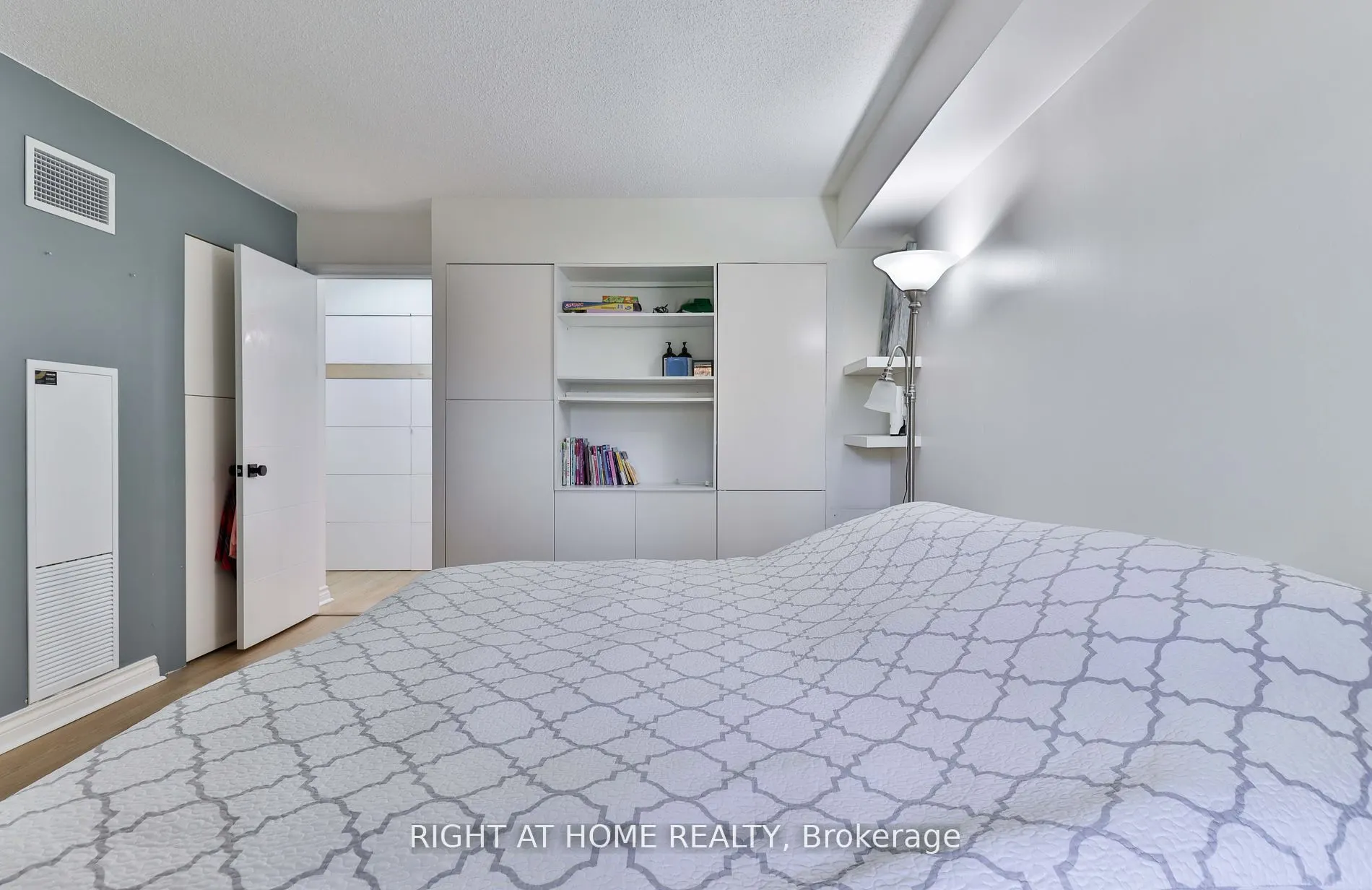 1210 Don Mills Road, #206