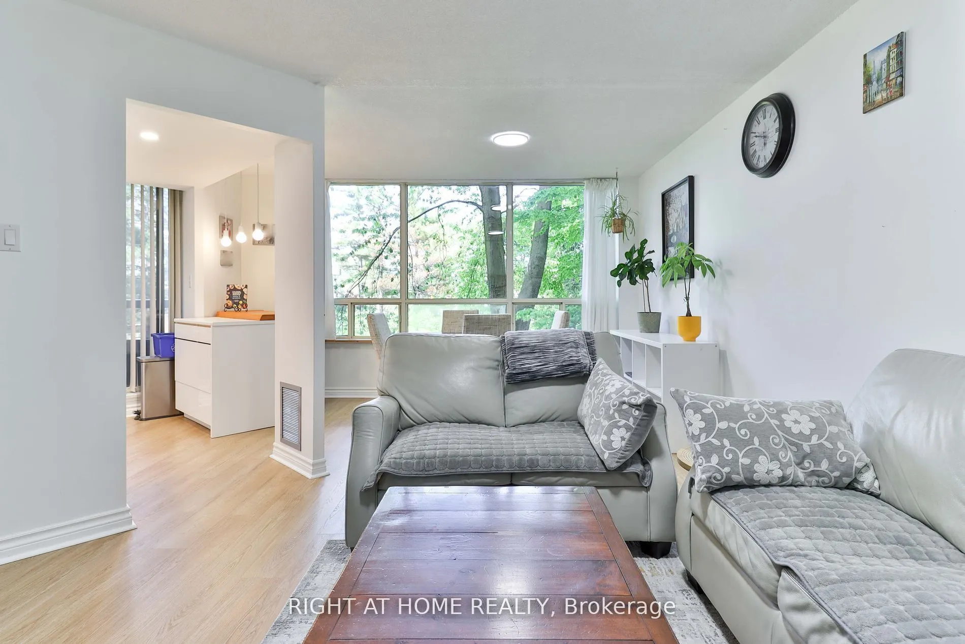 1210 Don Mills Road, #206