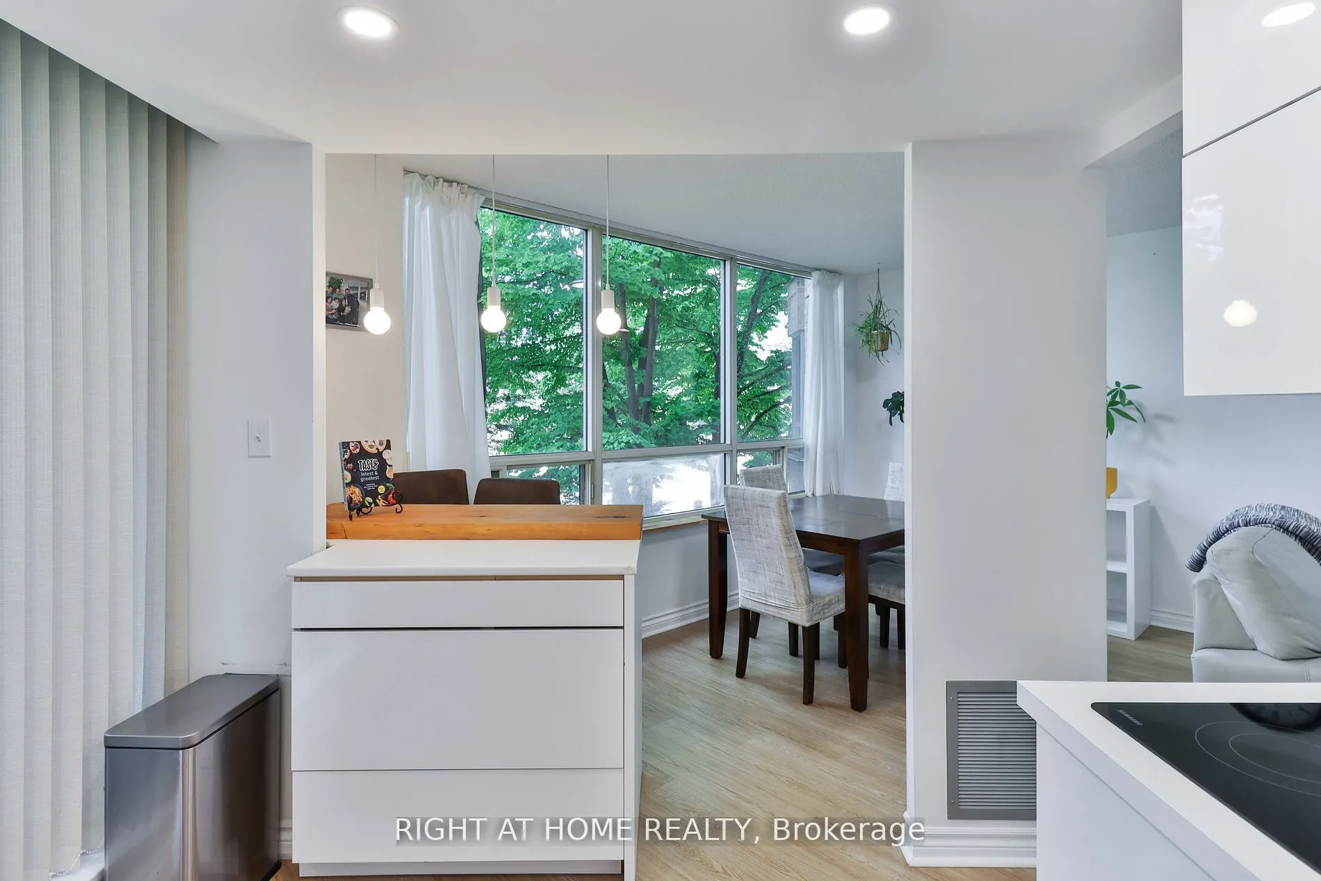 1210 Don Mills Road, #206
