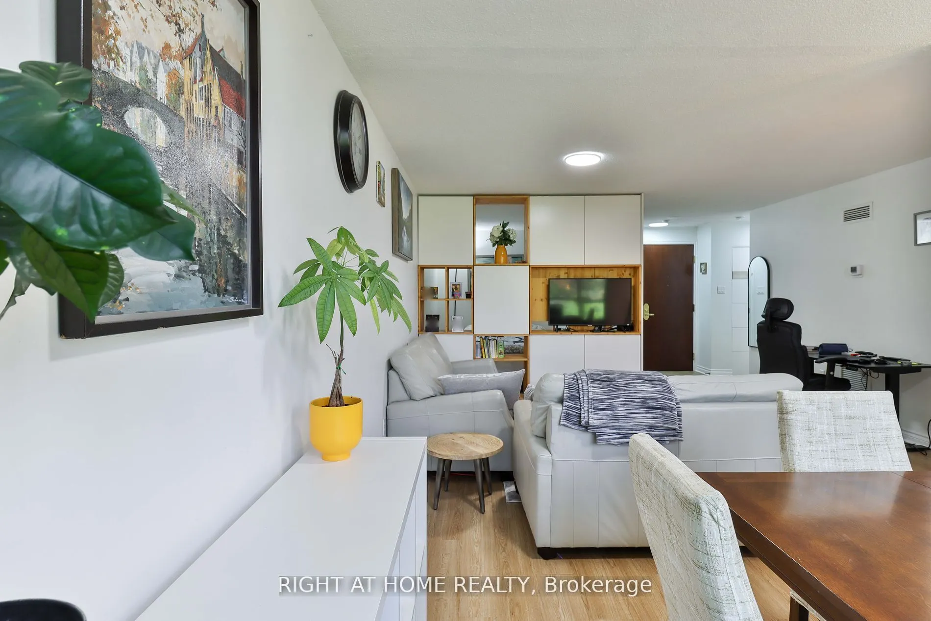 1210 Don Mills Road, #206