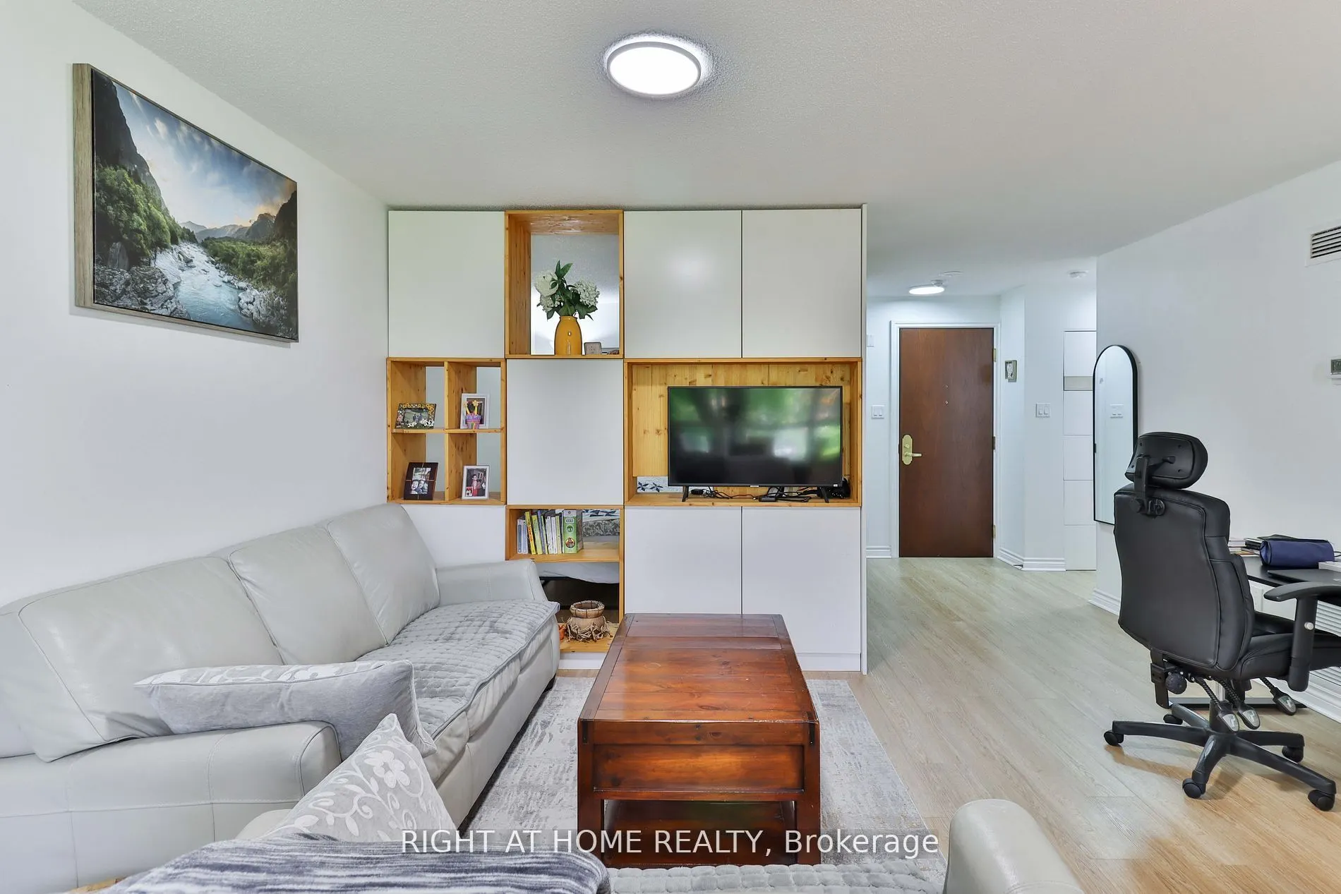 1210 Don Mills Road, #206