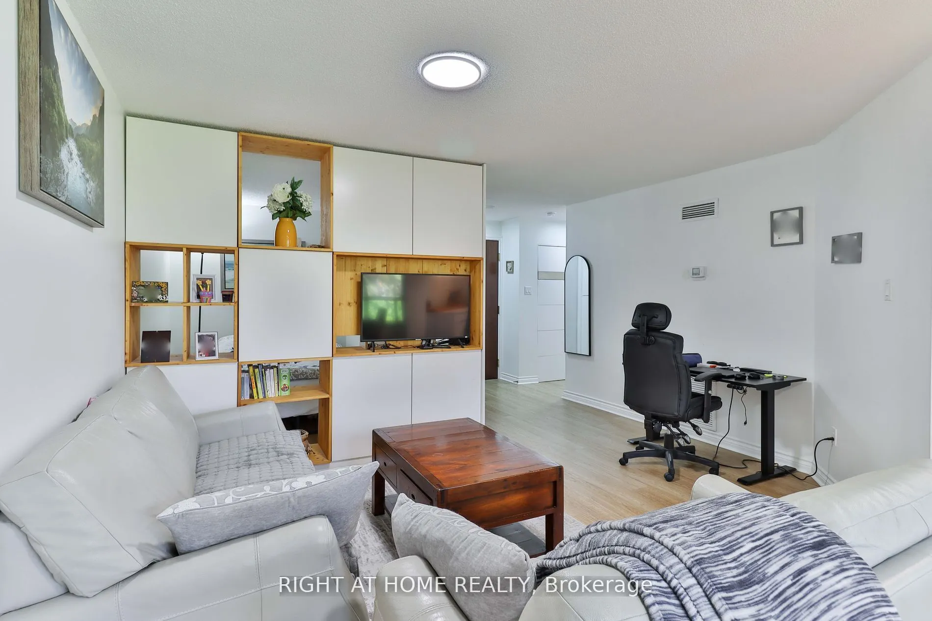 1210 Don Mills Road, #206