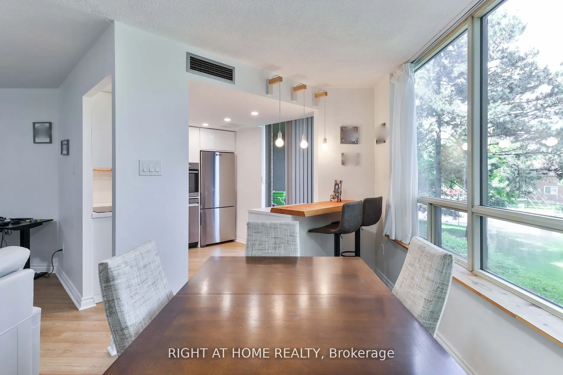 1210 Don Mills Road, #206