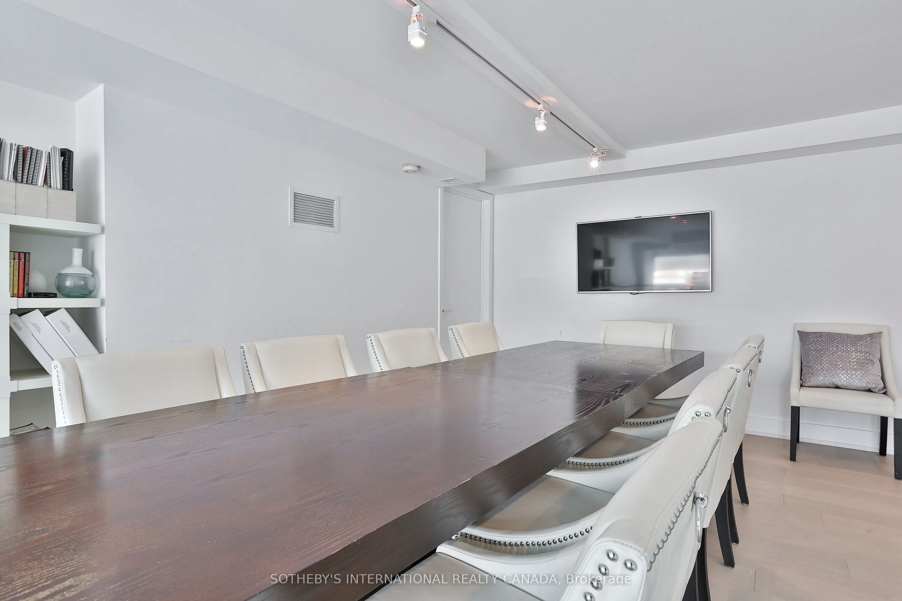 483 Dupont Street, #103