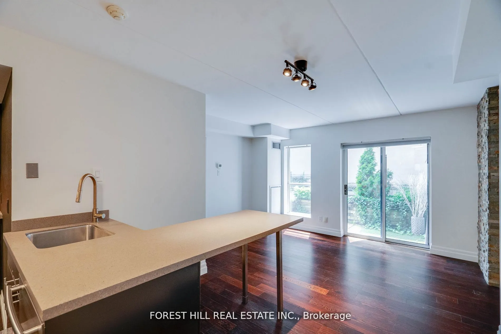 1174 Yonge Street, #203