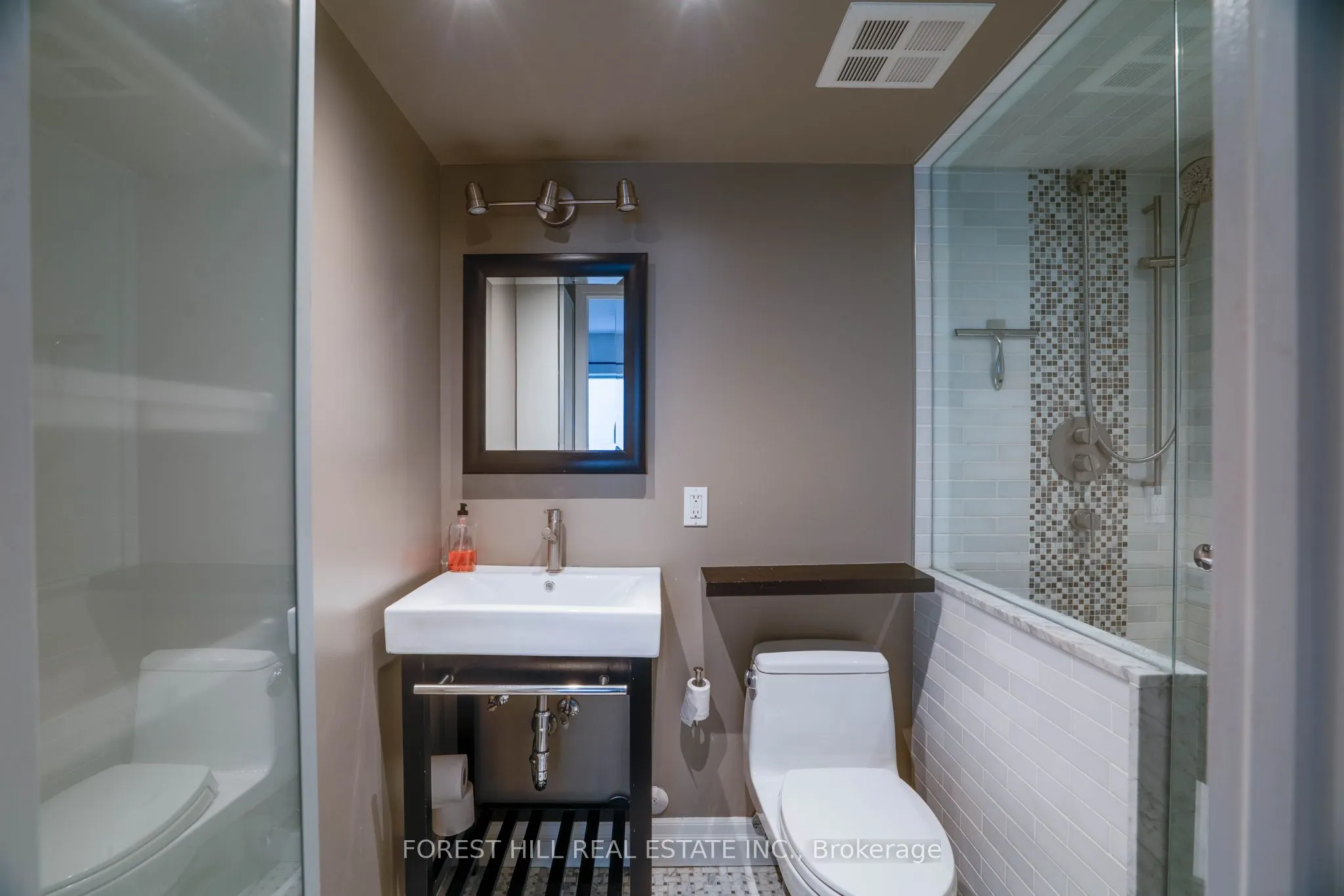 1174 Yonge Street, #203