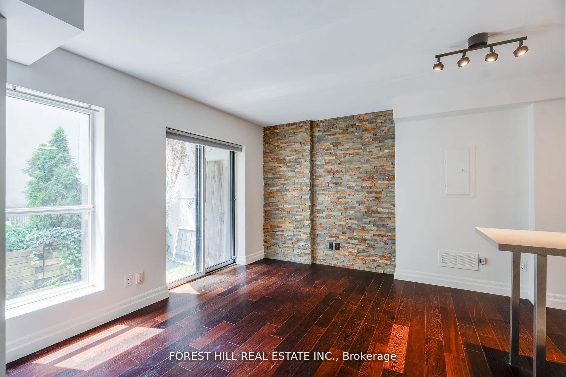 1174 Yonge Street, #203