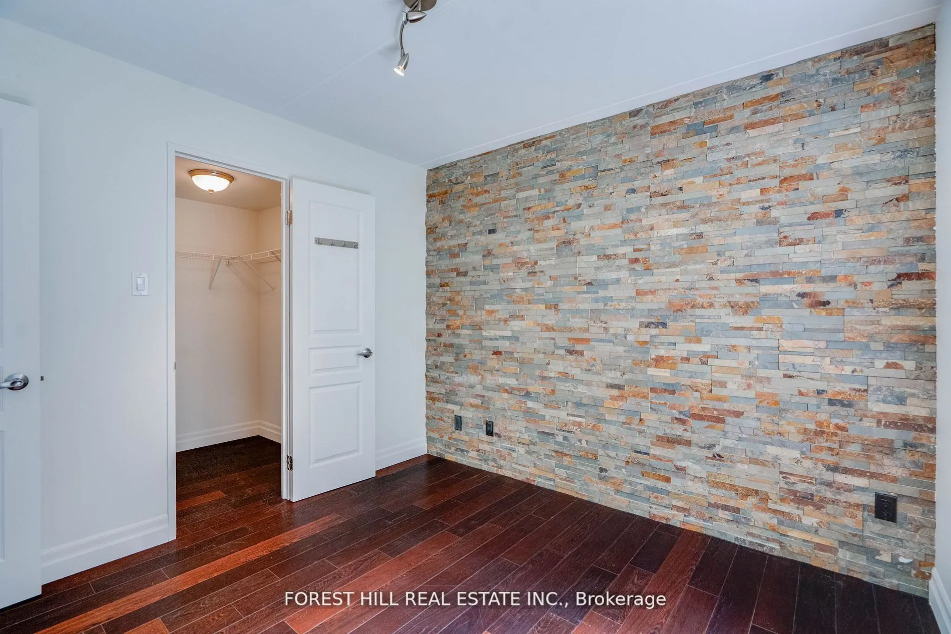 1174 Yonge Street, #203