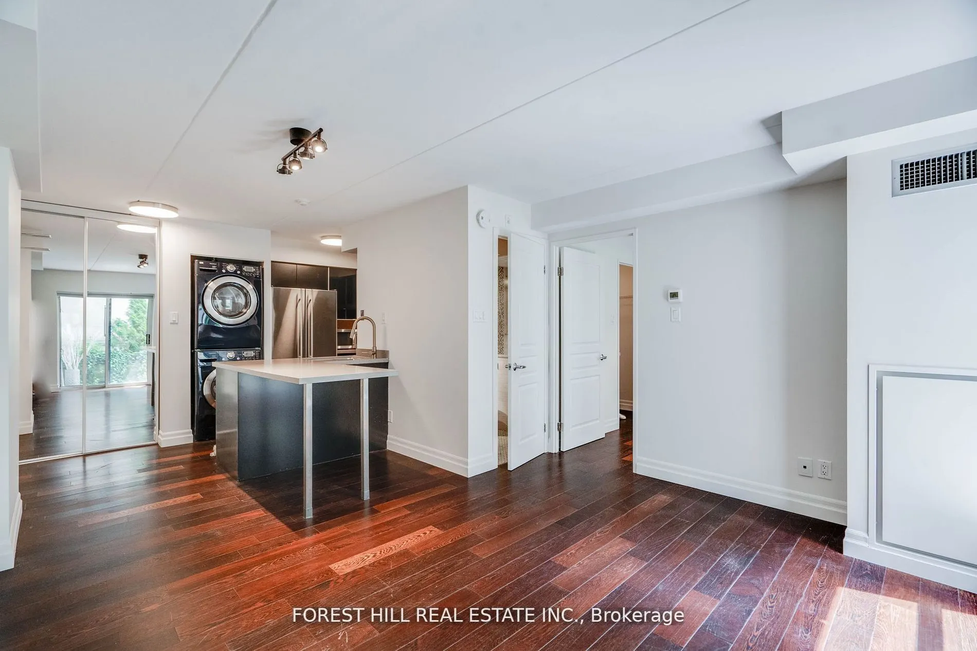 1174 Yonge Street, #203