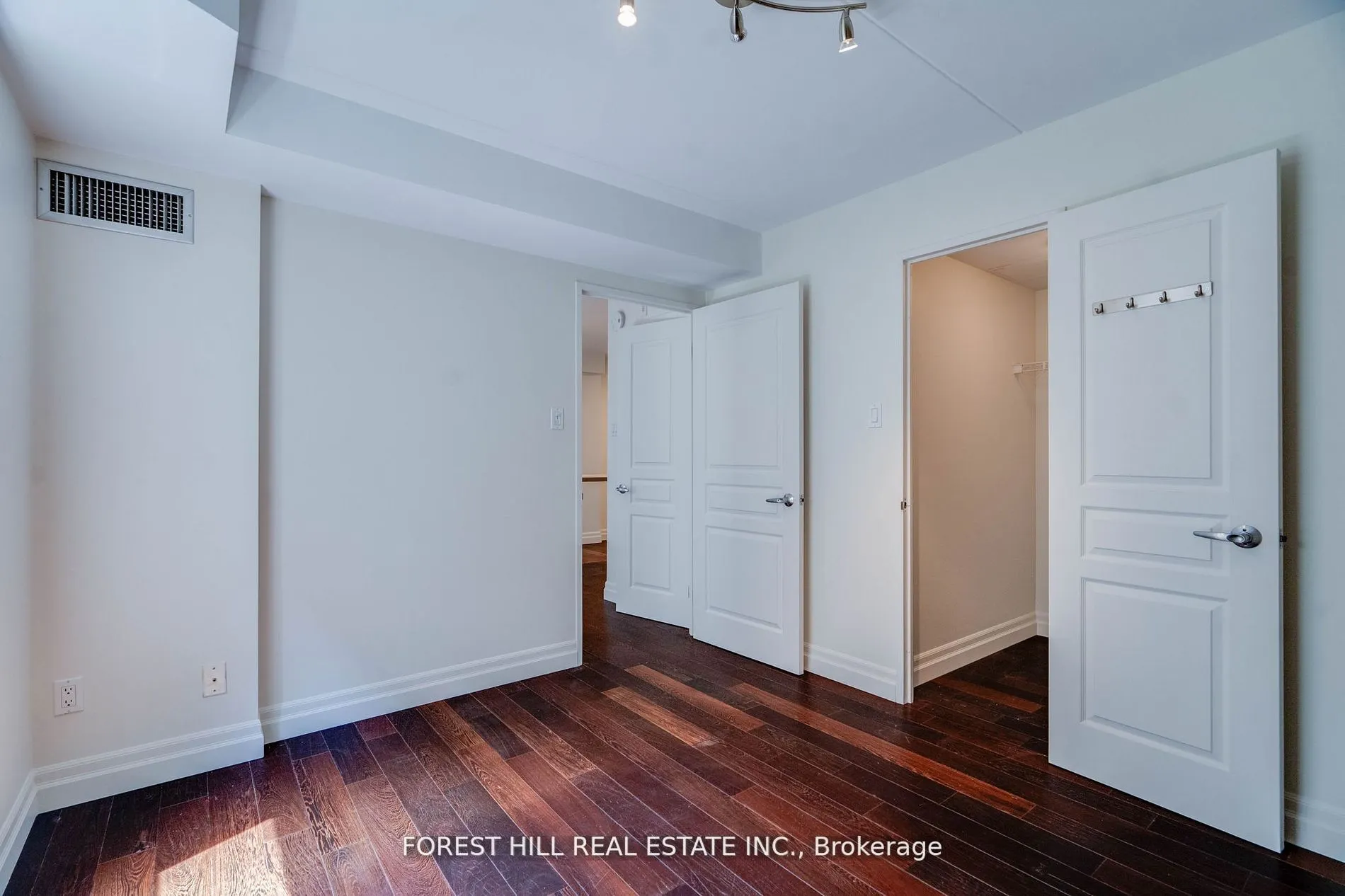 1174 Yonge Street, #203