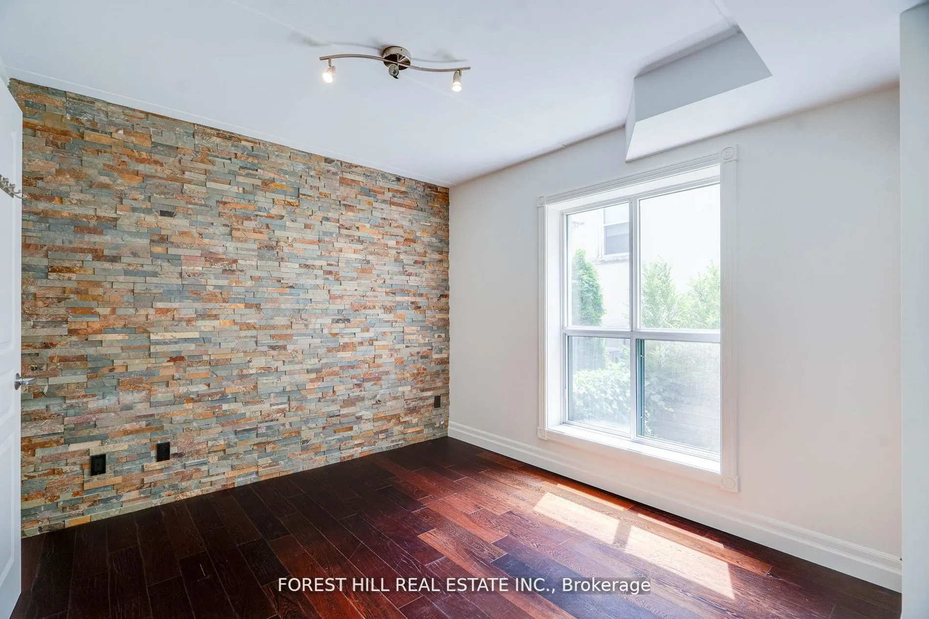 1174 Yonge Street, #203