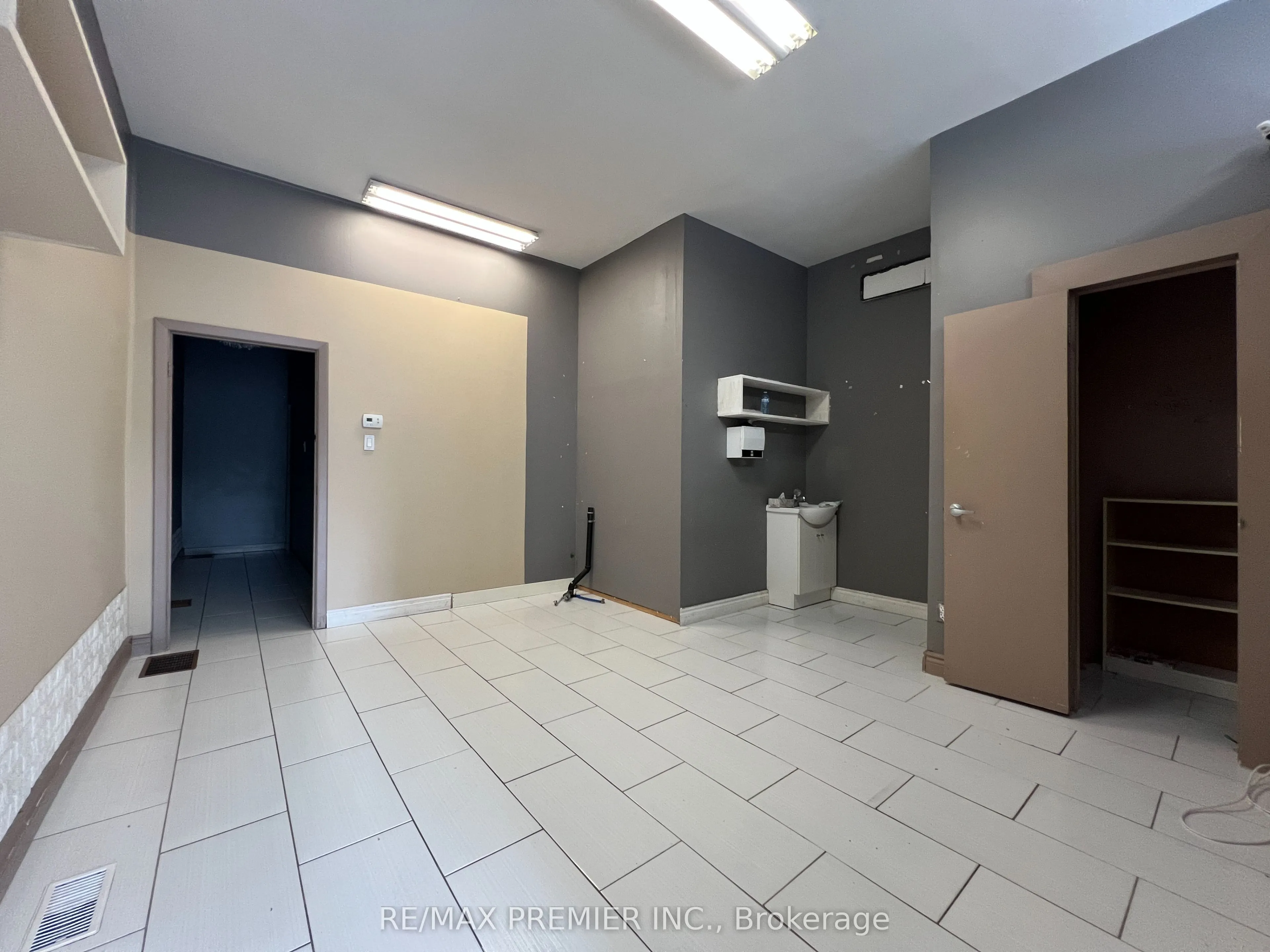 879 Sheppard Avenue W, ##1