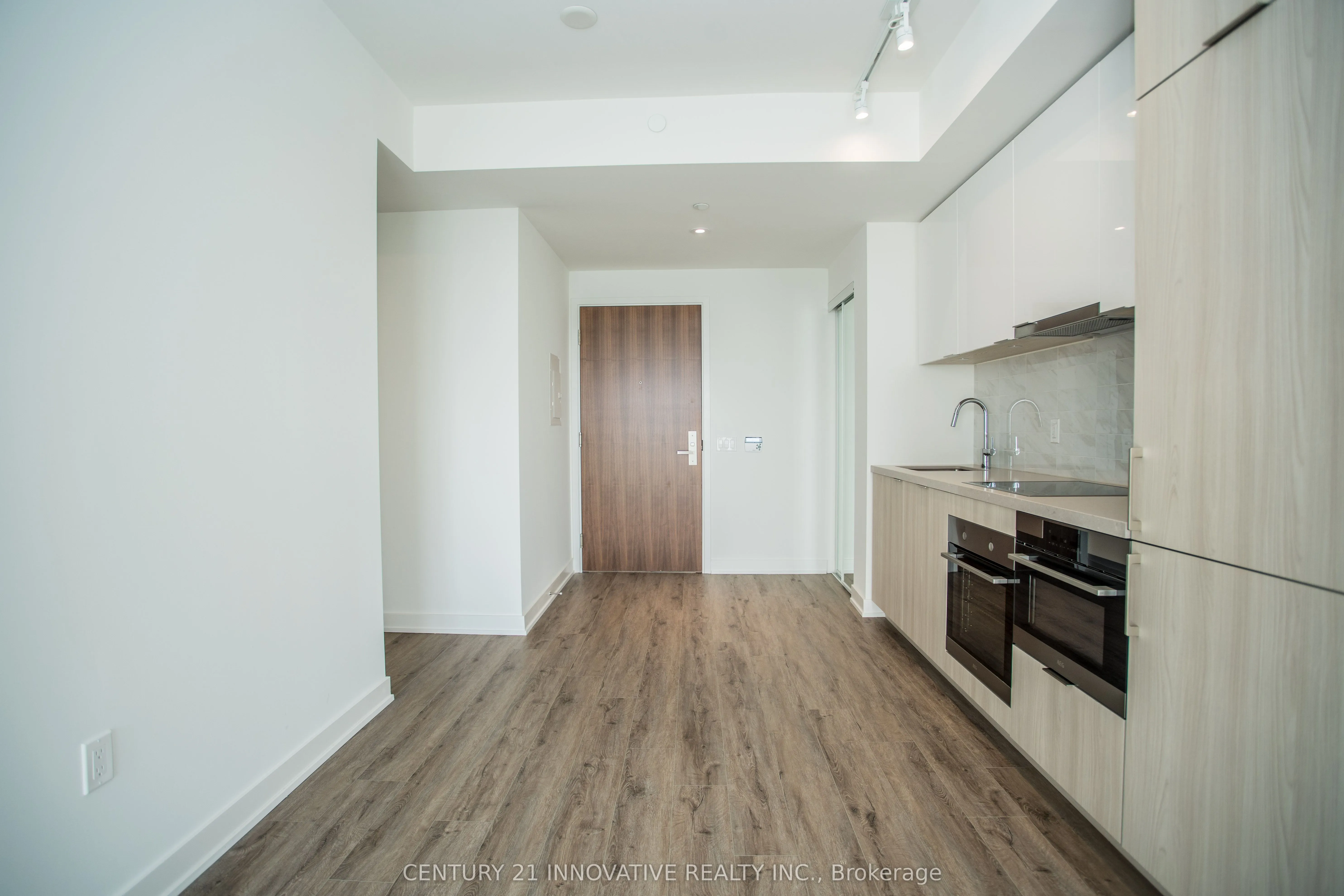 15 Queens Quay E, #2403