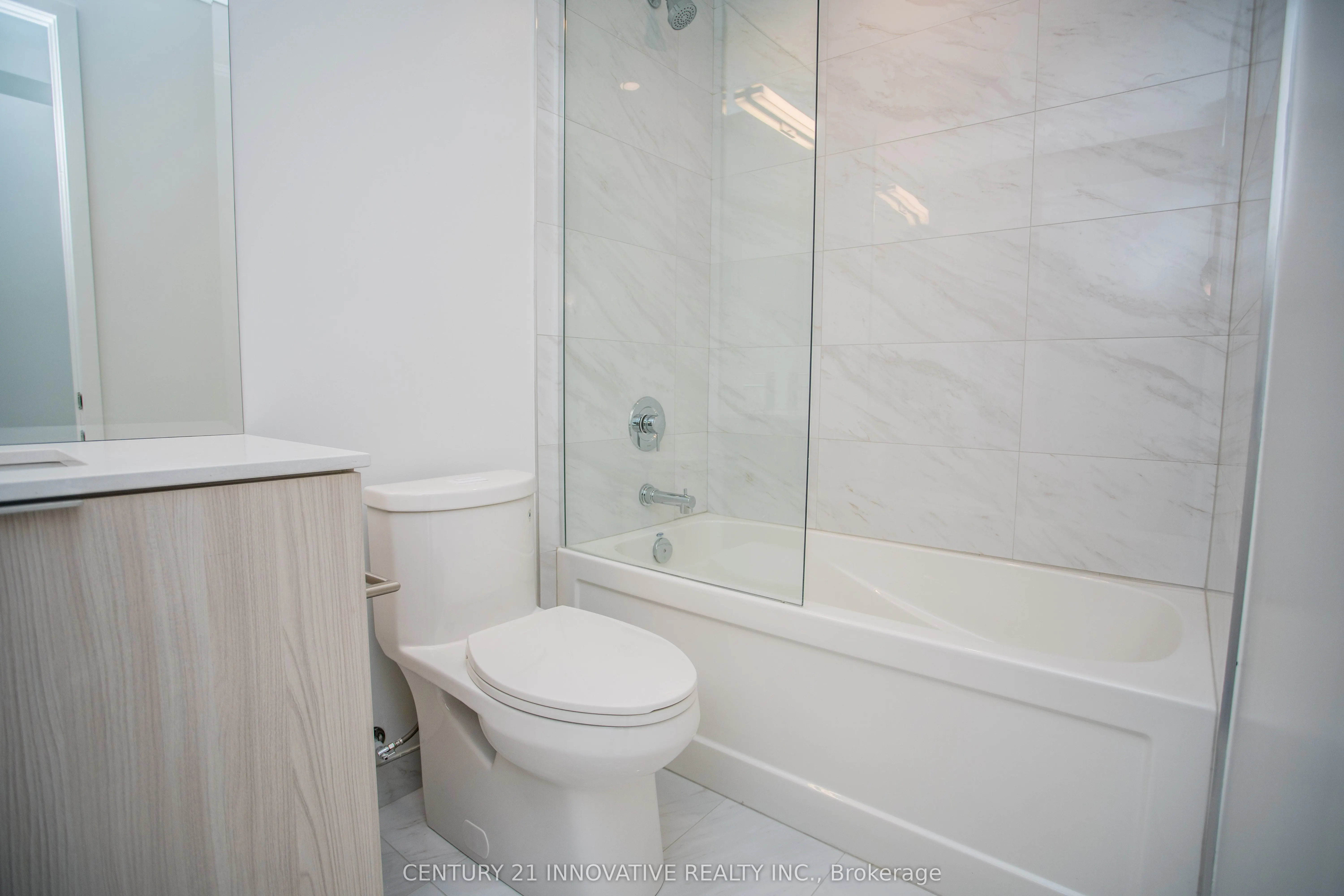 15 Queens Quay E, #2403