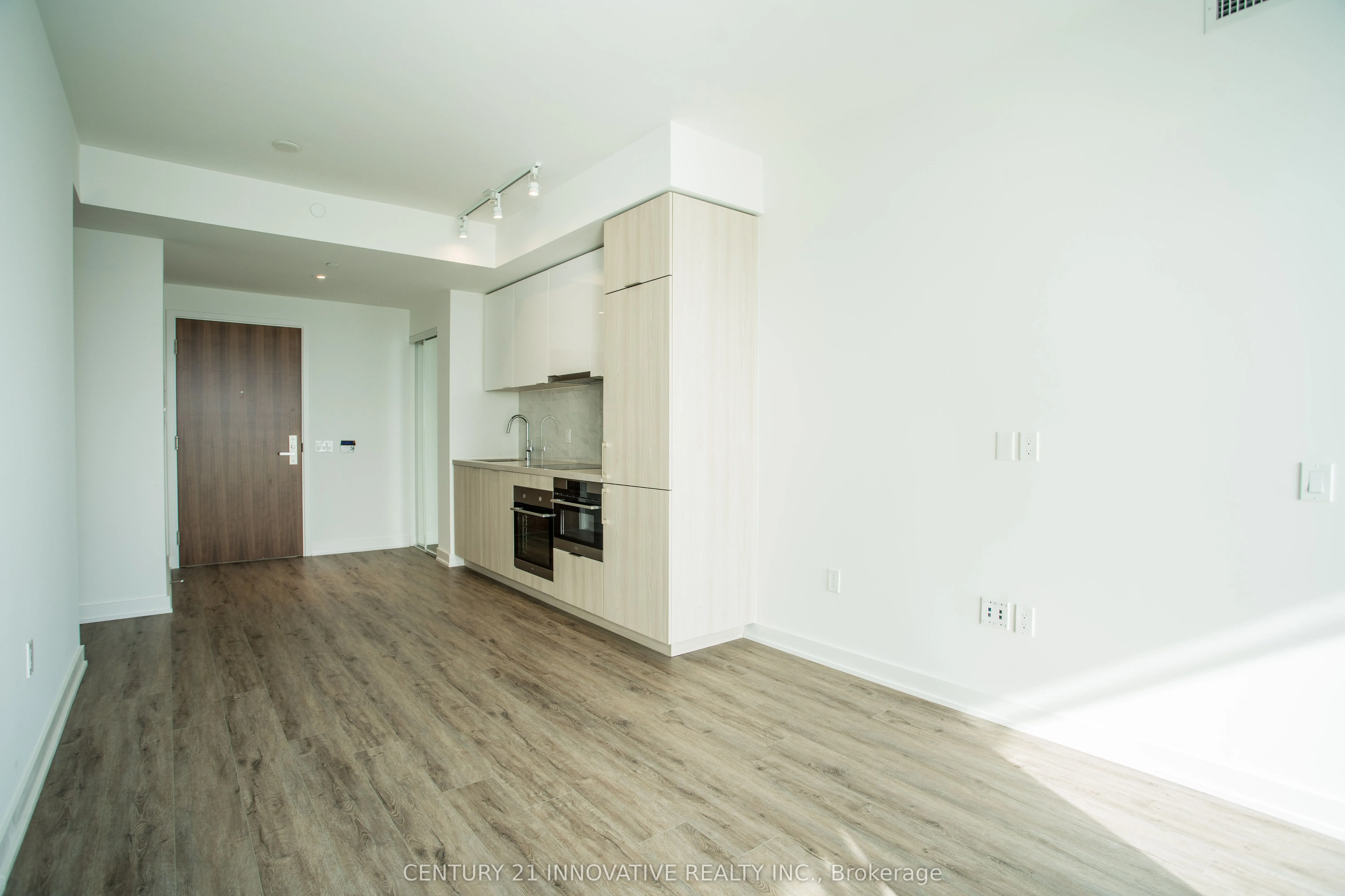15 Queens Quay E, #2403