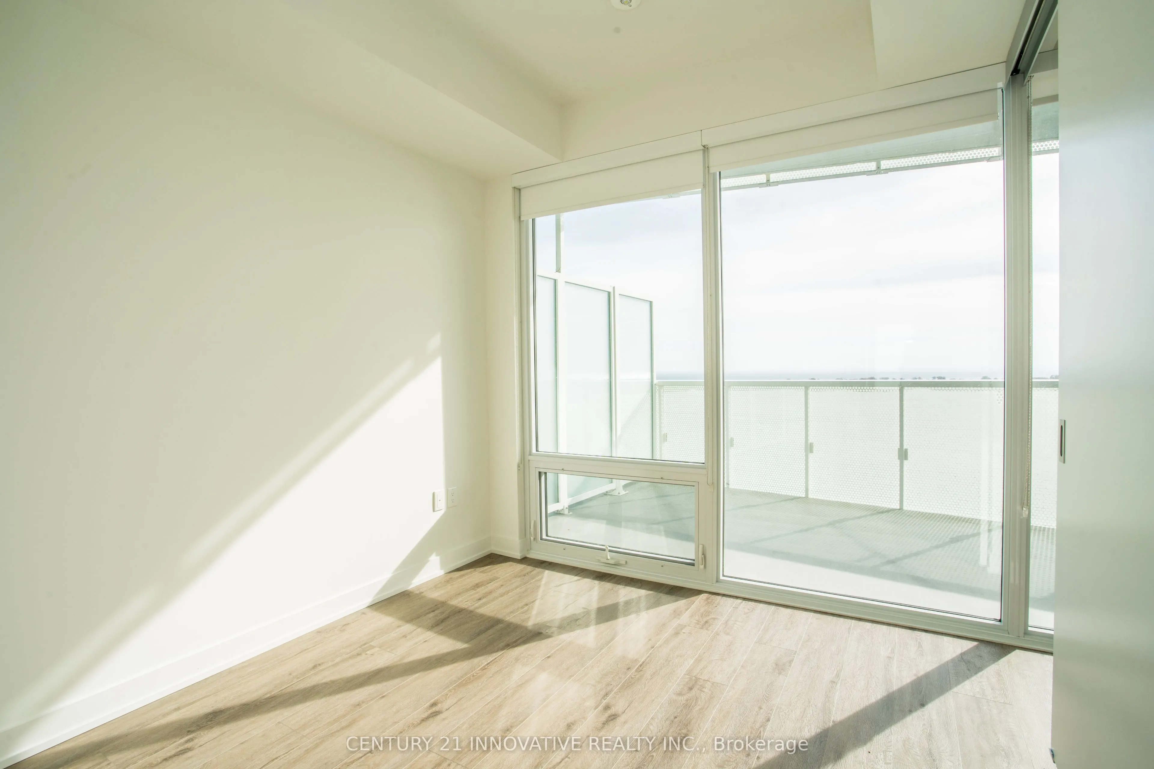 15 Queens Quay E, #2403