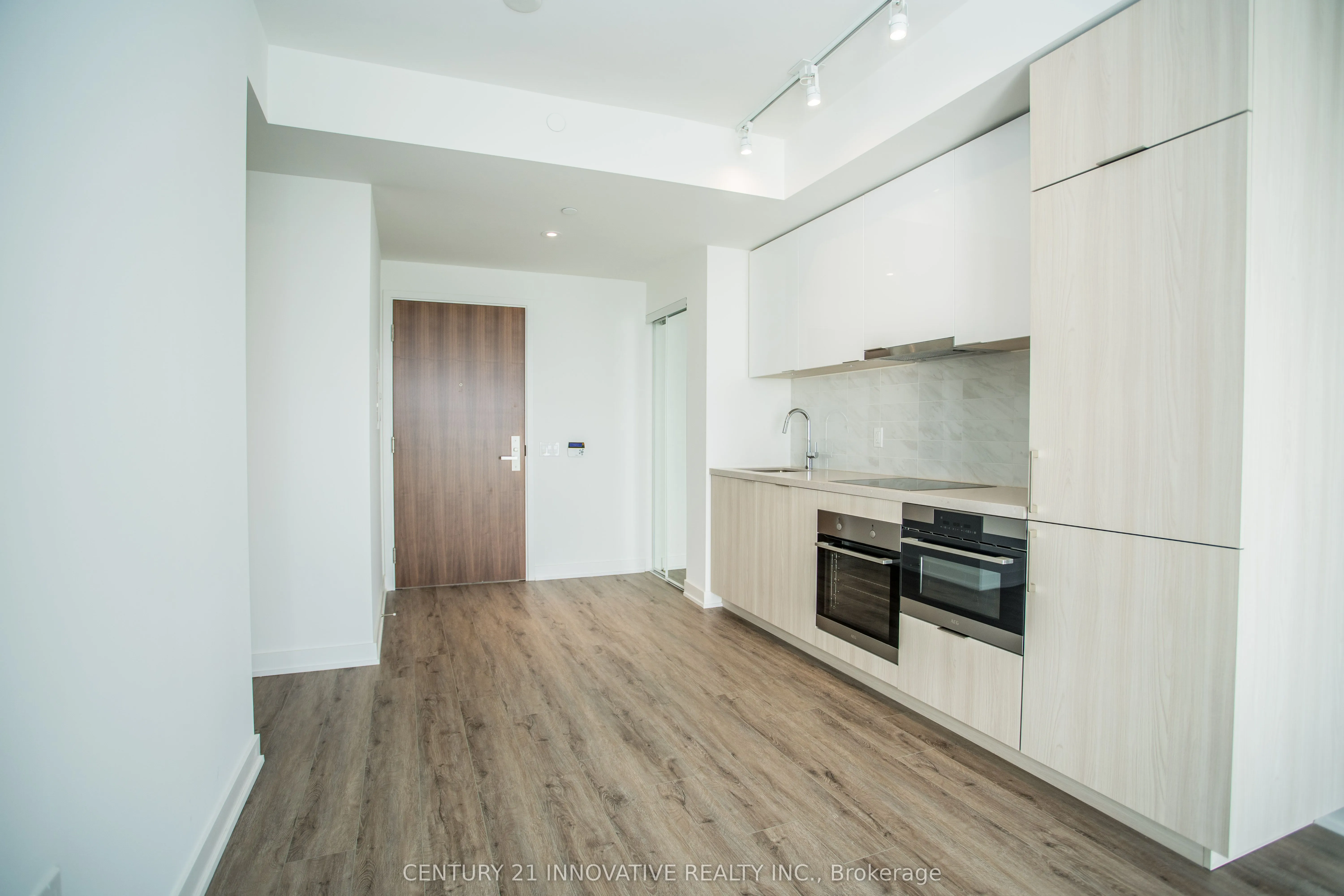 15 Queens Quay E, #2403