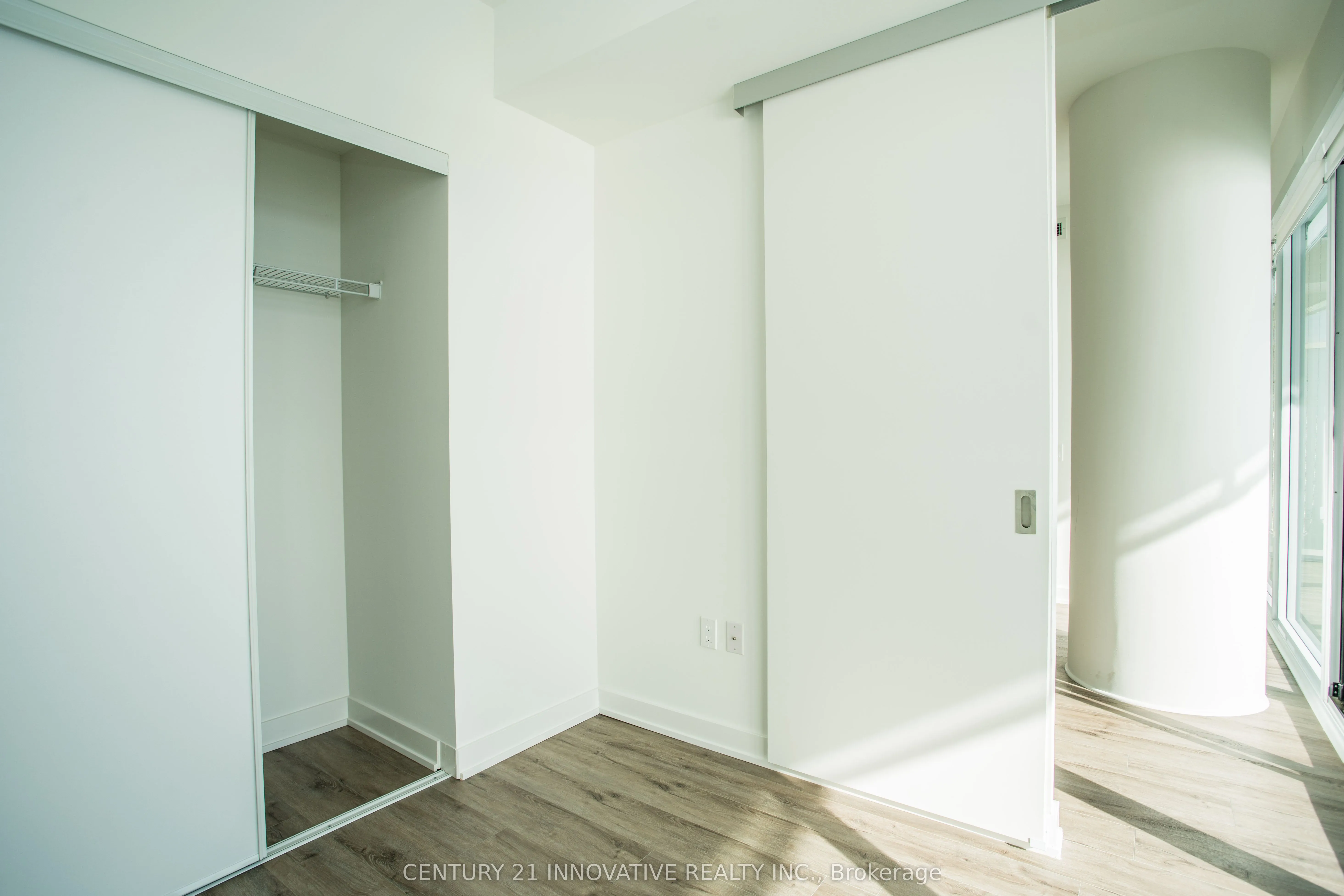 15 Queens Quay E, #2403