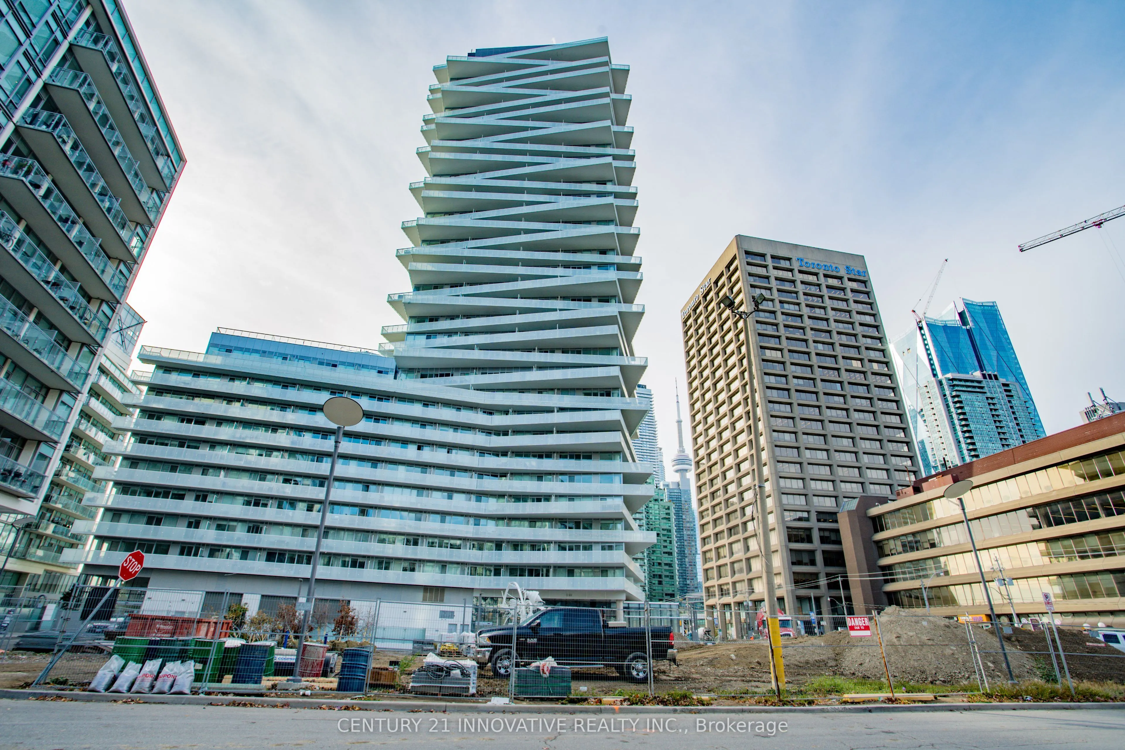 15 Queens Quay E, #2403