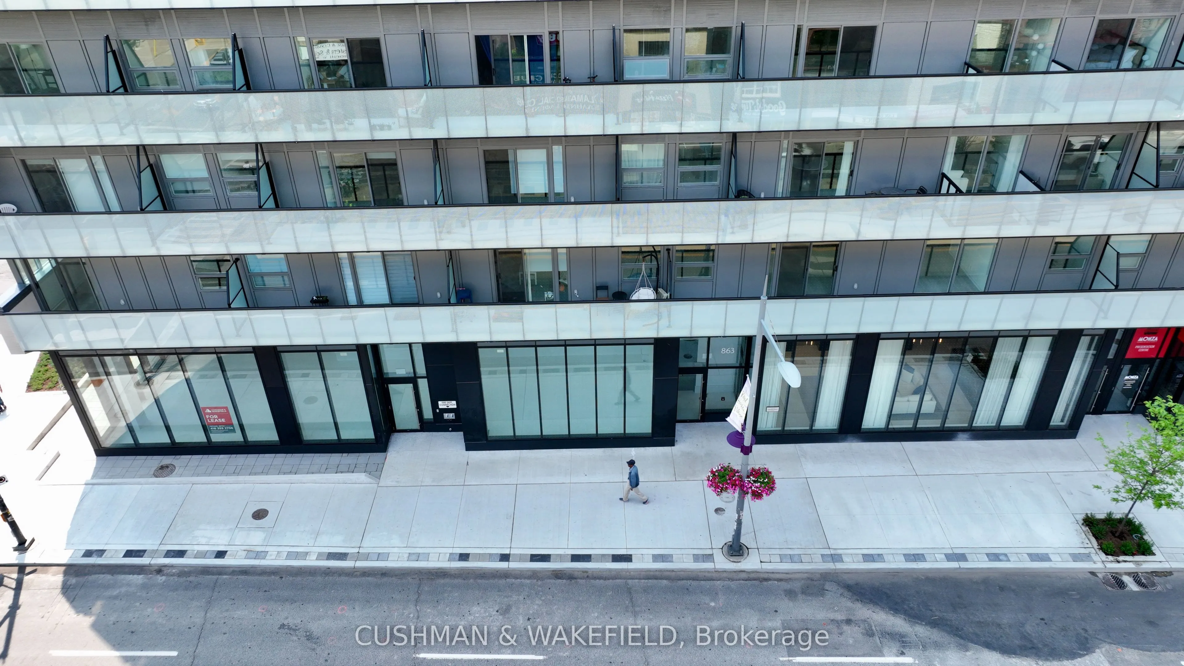 861 St. Clair Avenue W