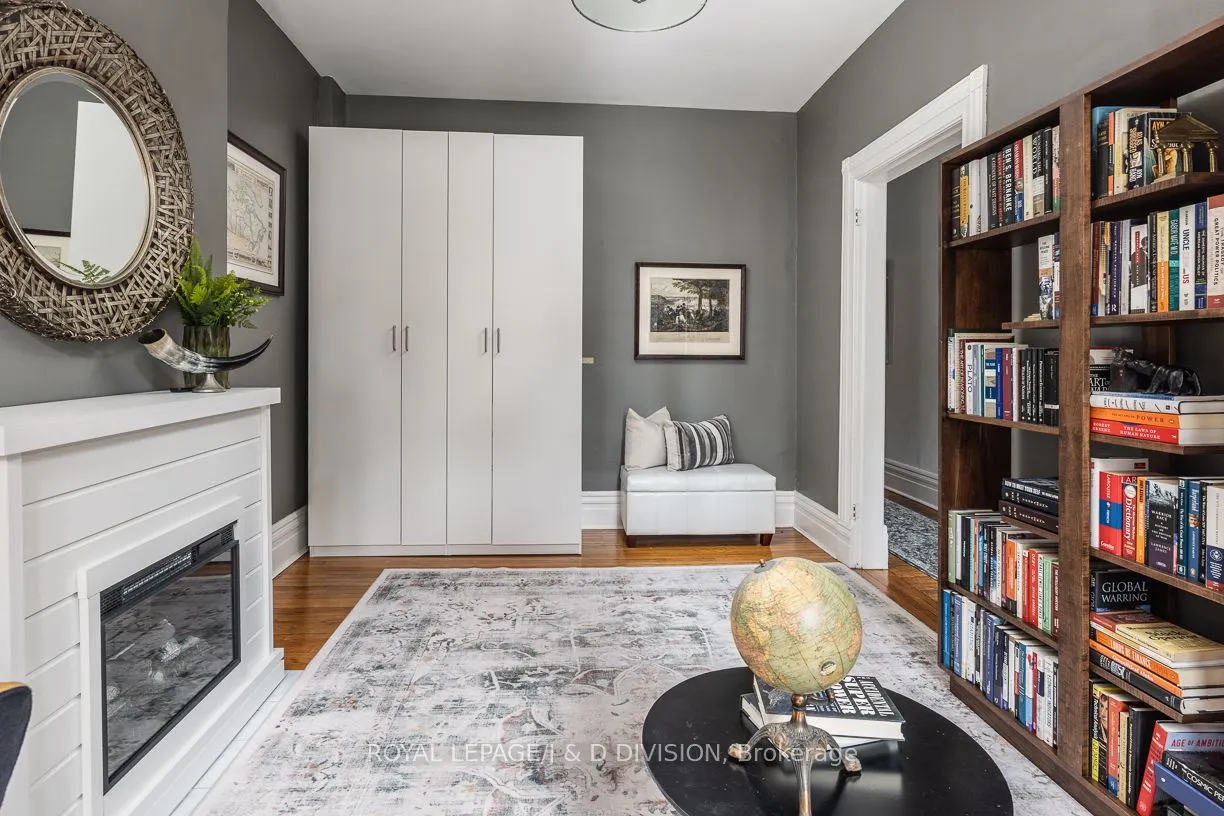 16 Boswell Avenue