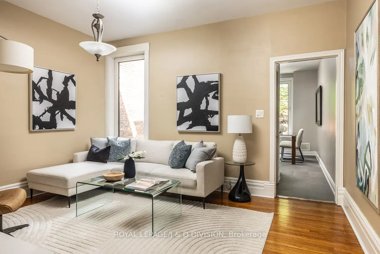 16 Boswell Avenue