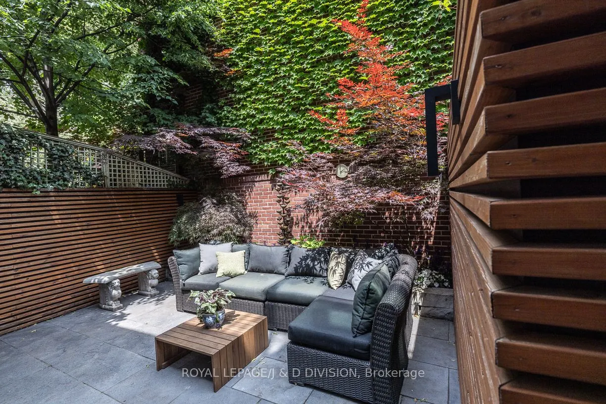 16 Boswell Avenue