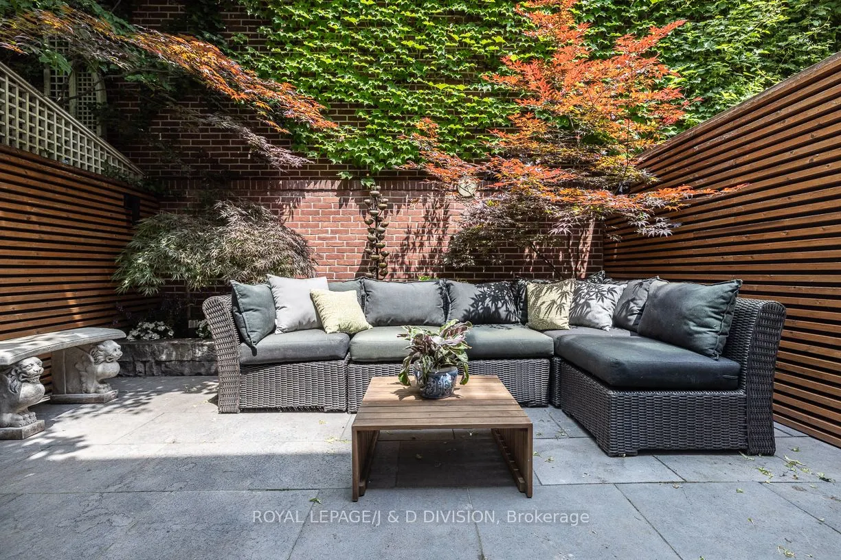 16 Boswell Avenue