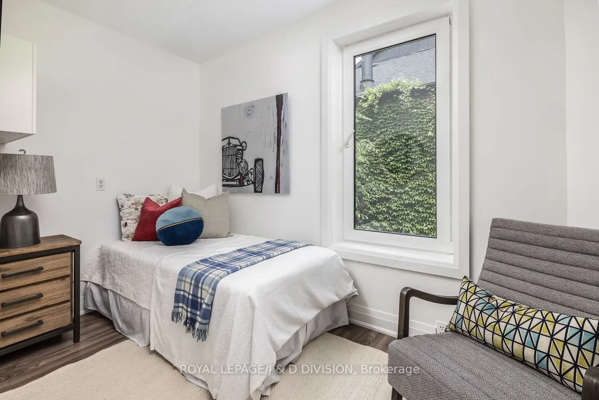 16 Boswell Avenue