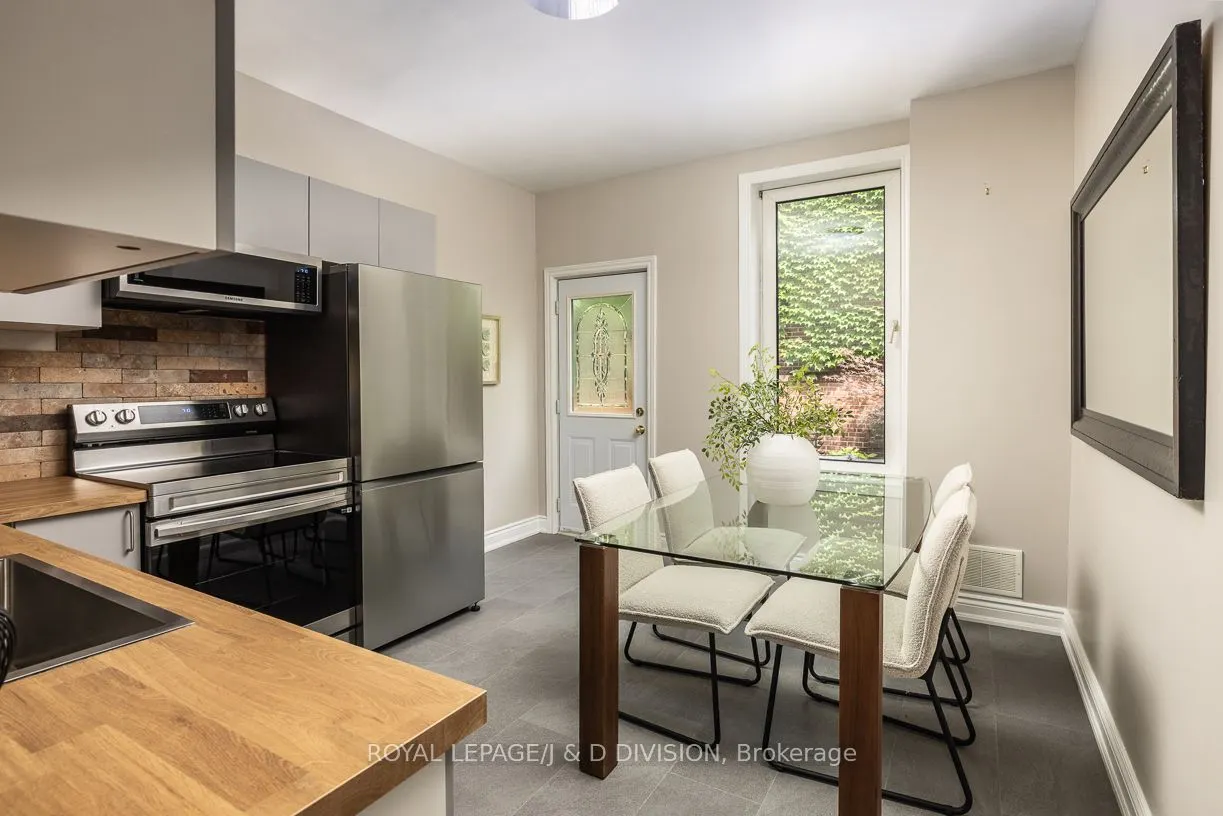 16 Boswell Avenue
