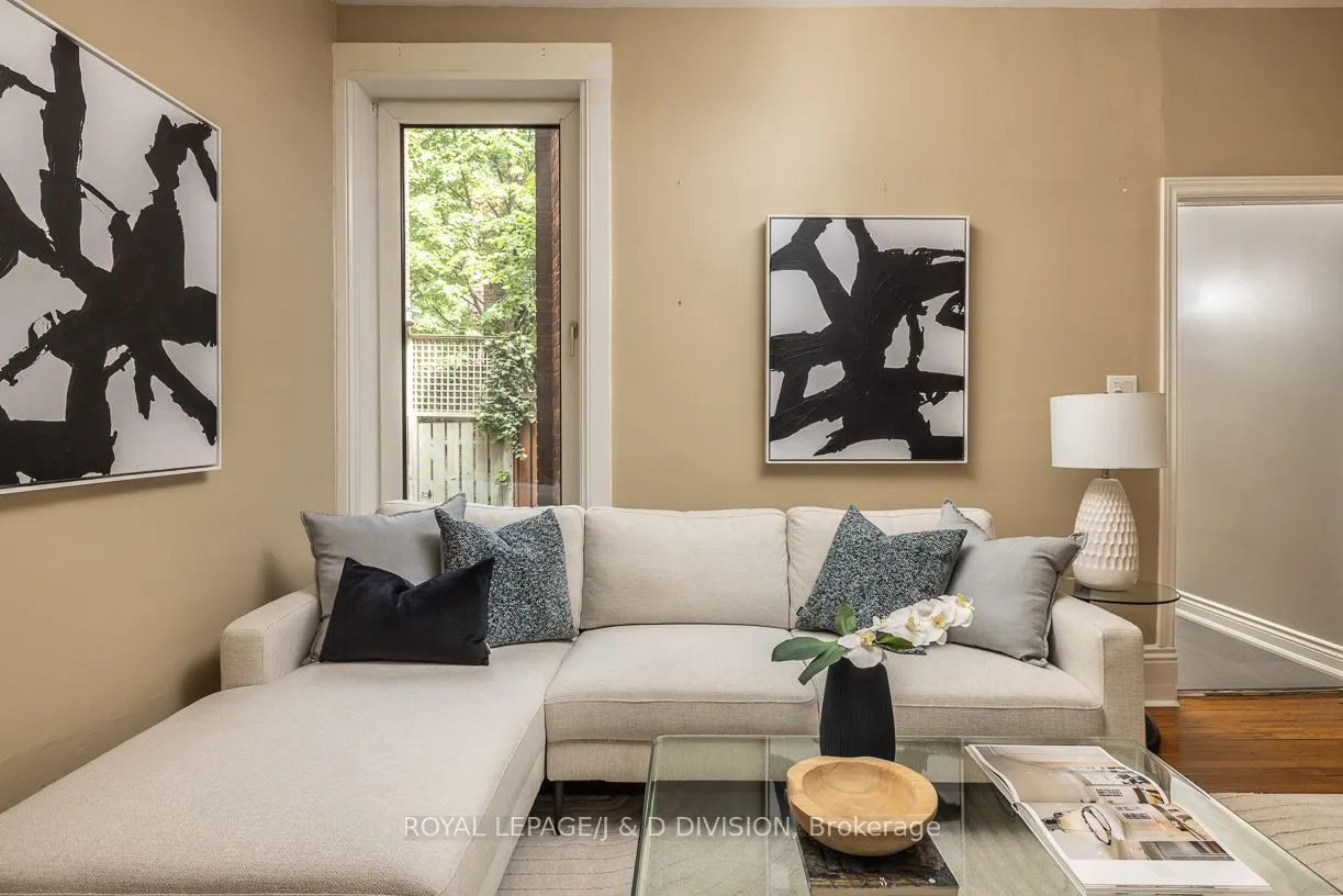 16 Boswell Avenue