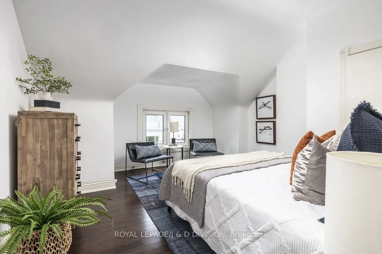 16 Boswell Avenue