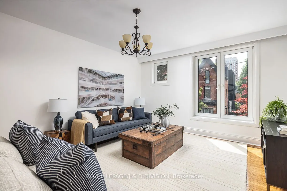 16 Boswell Avenue