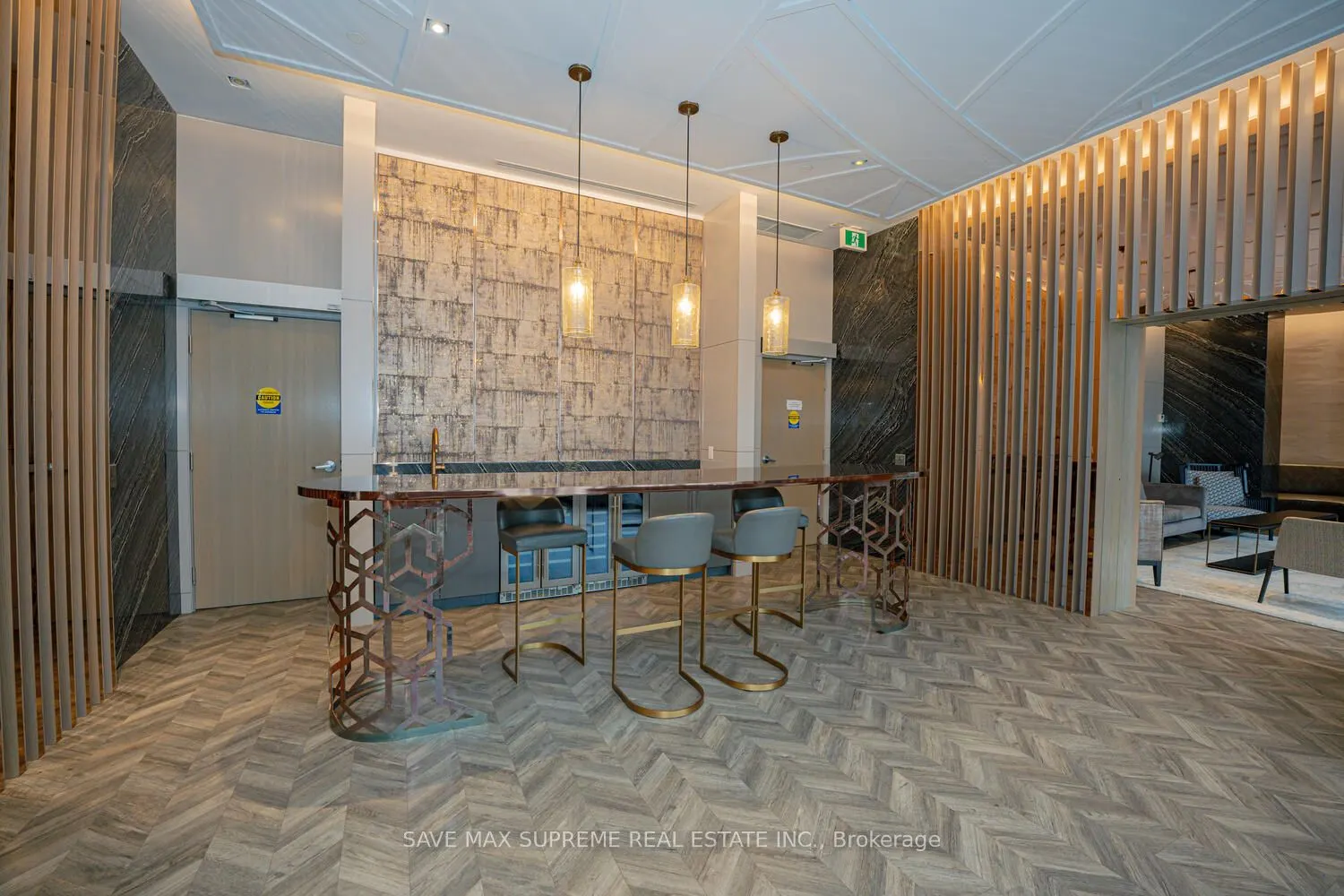 7 Kenaston Gardens E, #220