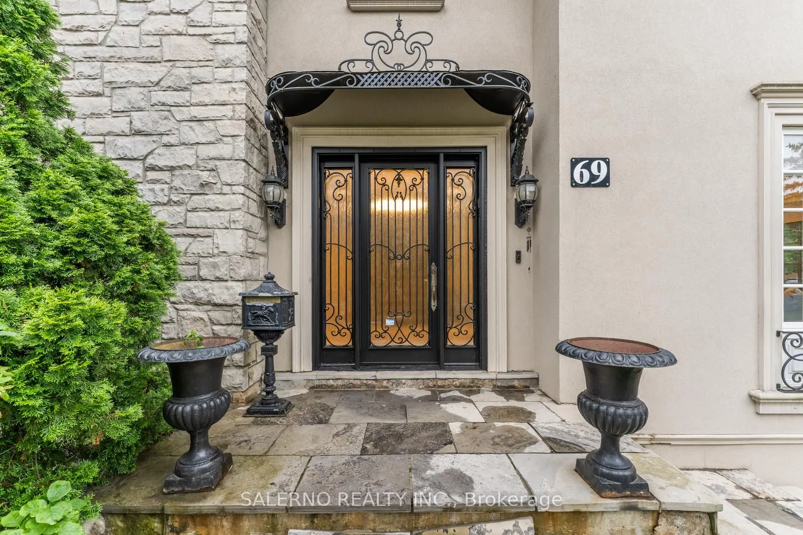 69 Munro Boulevard