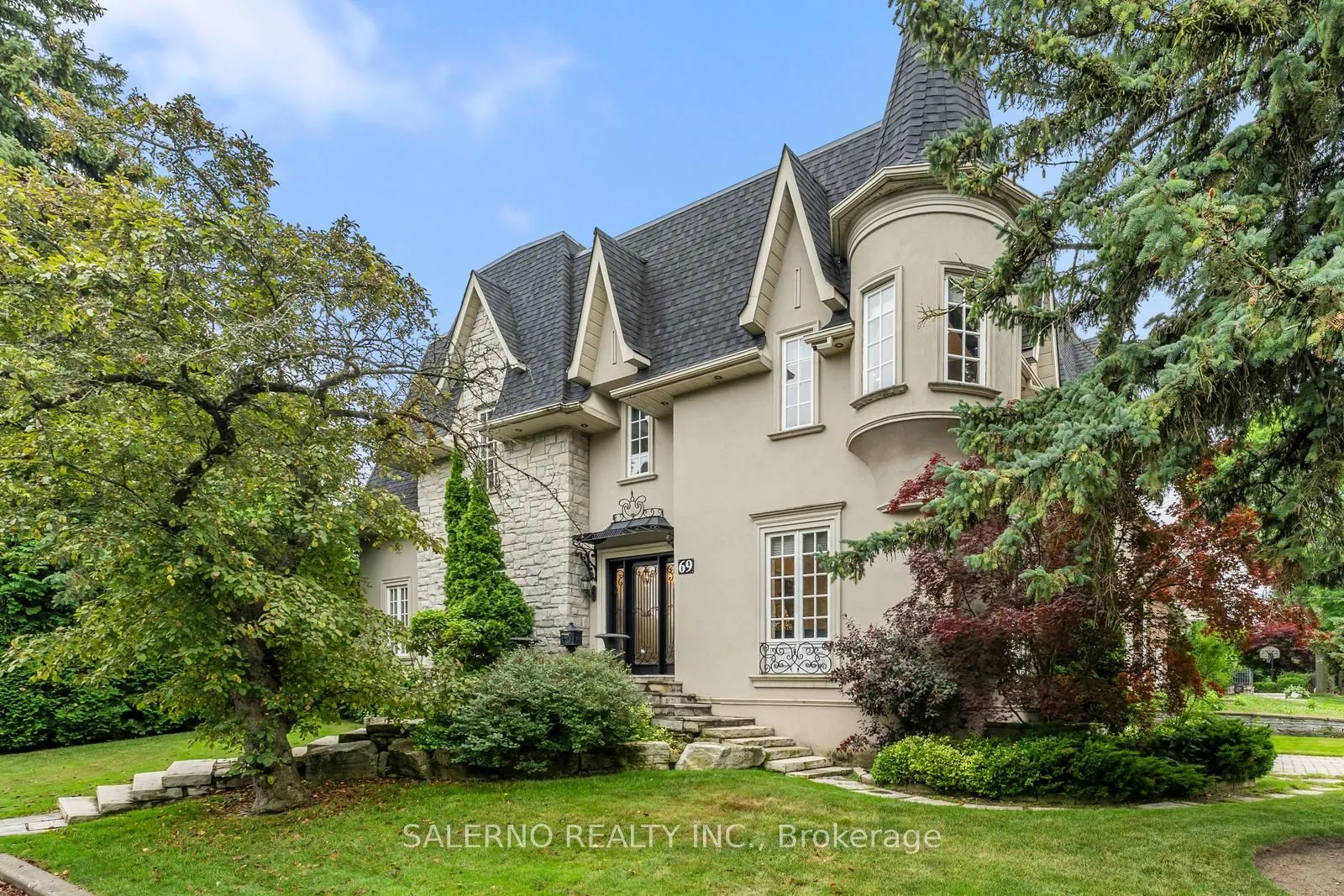 69 Munro Boulevard