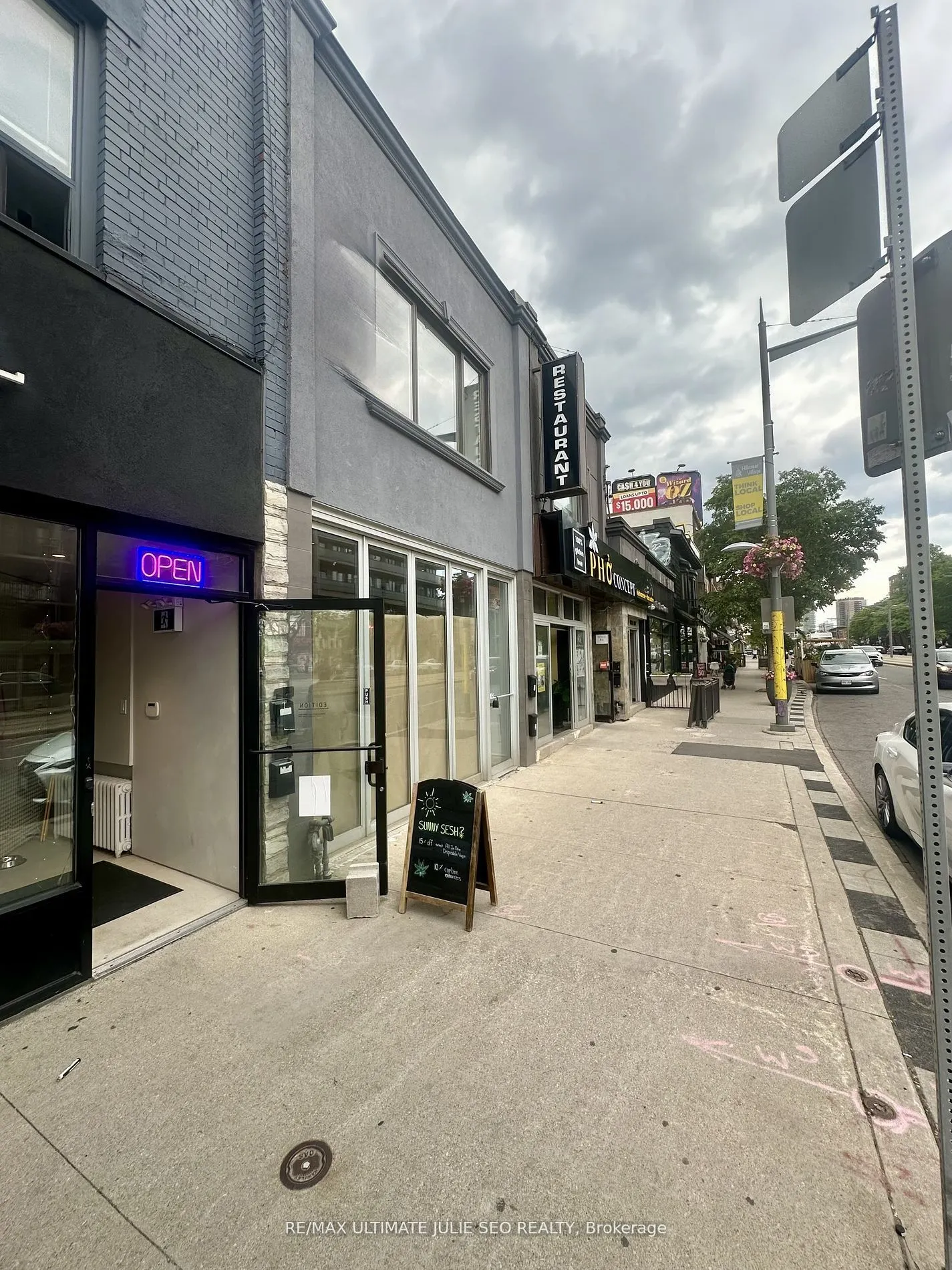 762 St Clair Avenue W